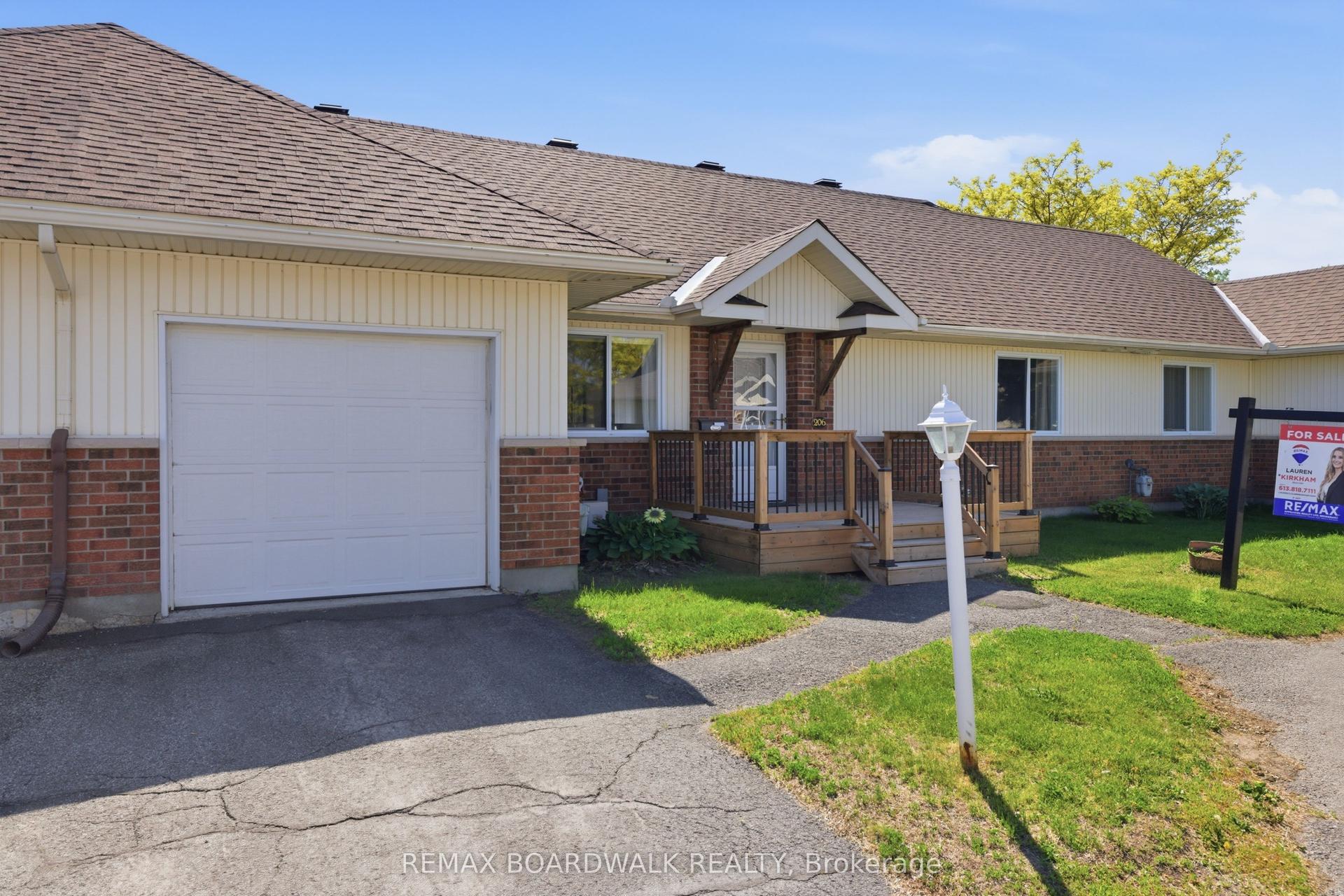 206 Oak Leaf Private, Stittsville - Munster - Richmond — Condo Town for sale, photo 1