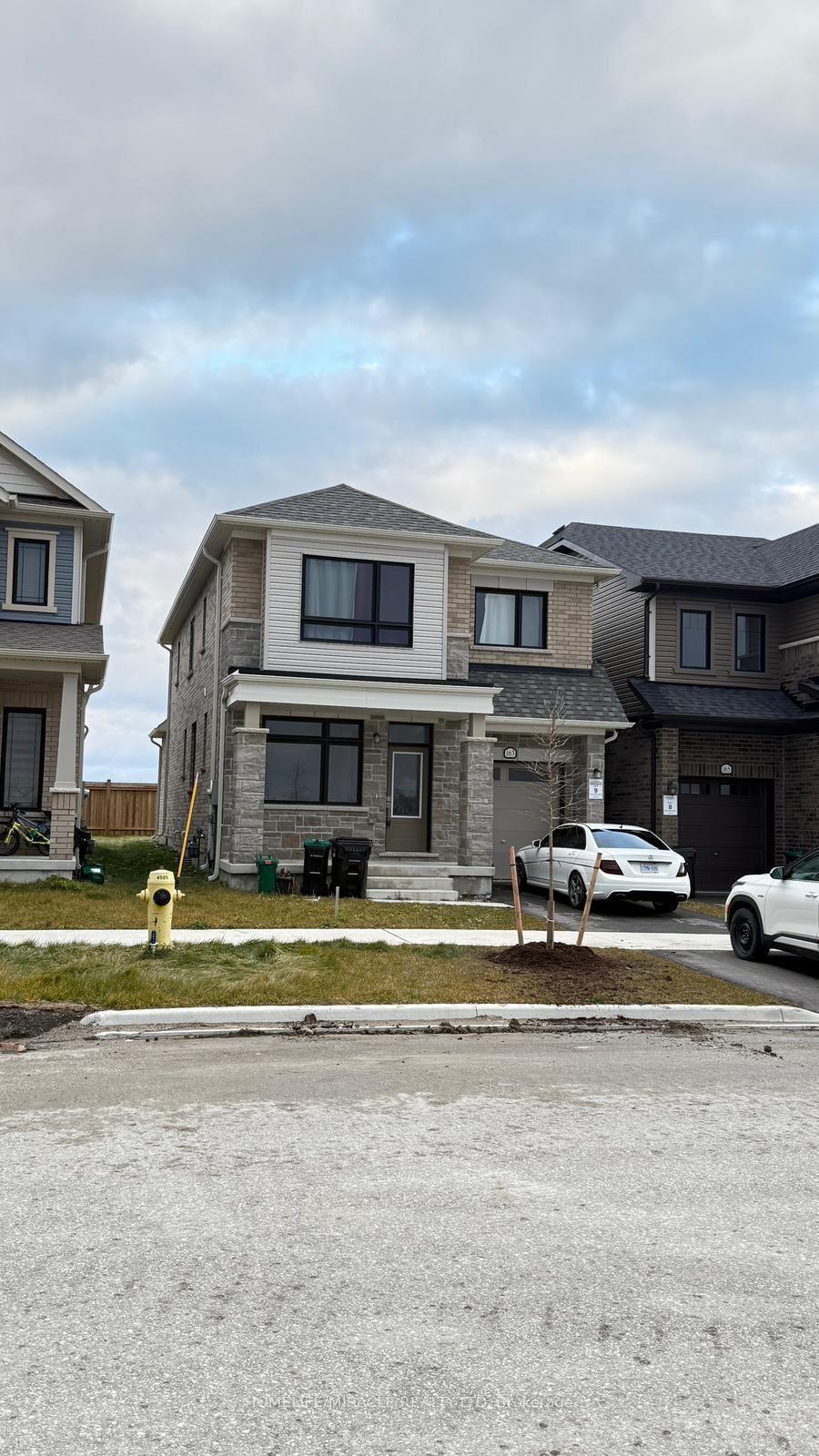163 Fenchurch Manor — photo 1