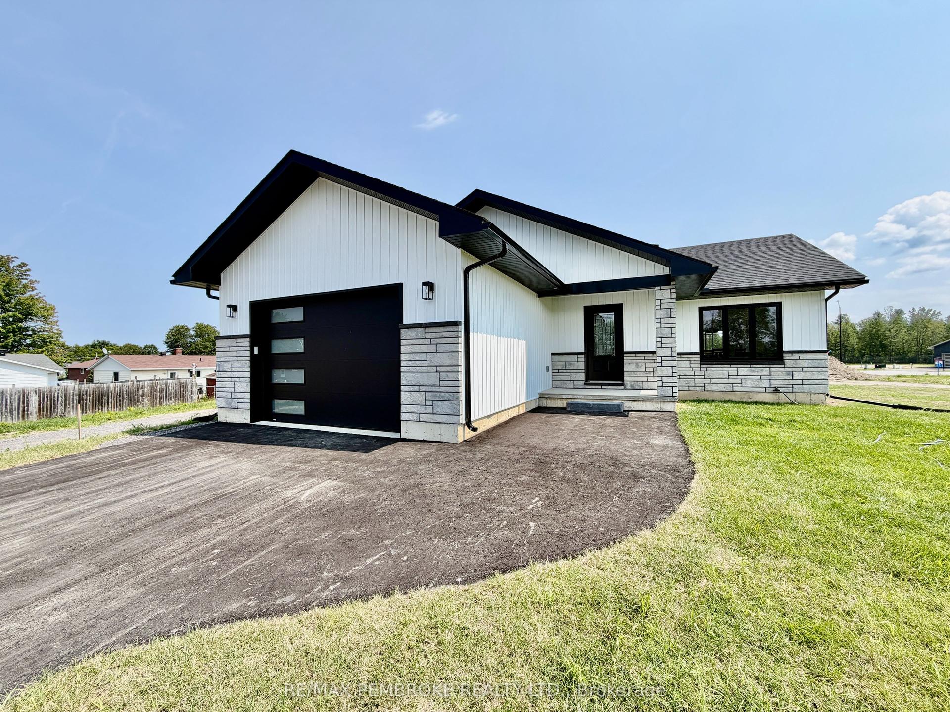 19 Eddy Crescent, Pembroke — Detached for sale, photo 1