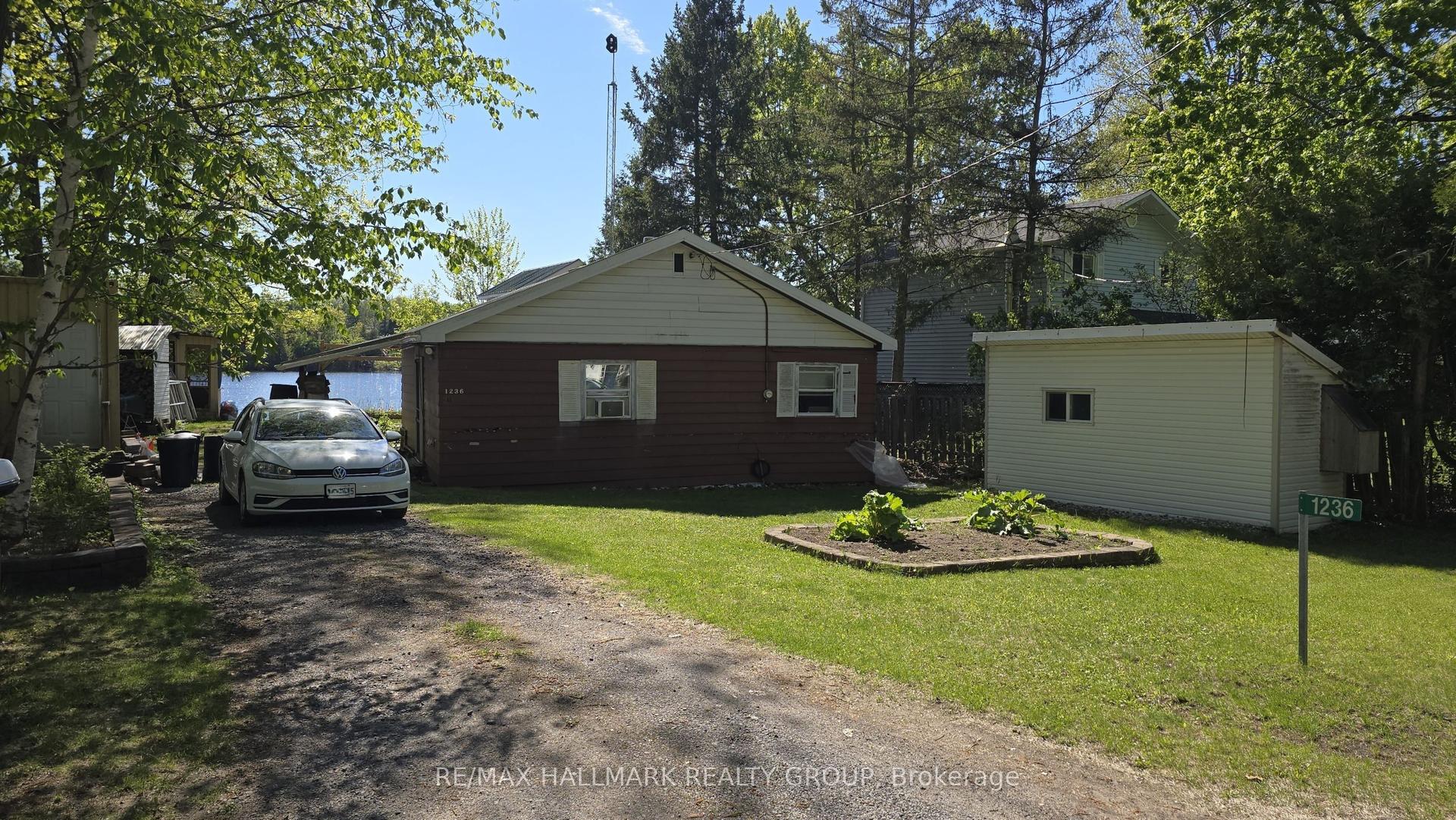 1236 Bayview Drive — photo 1