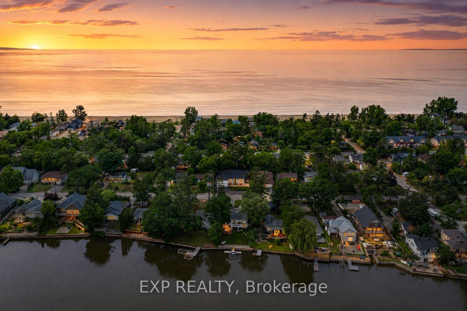 256 Old Mosley Street, Wasaga Beach — Detached for sale, photo 1