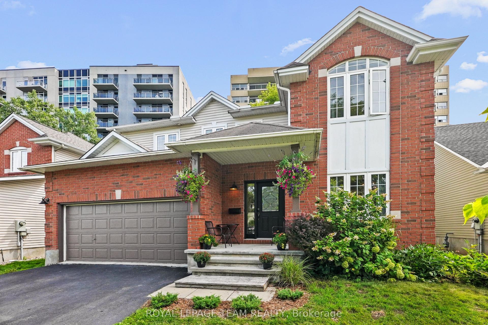 2122 Saunders Avenue — photo 1