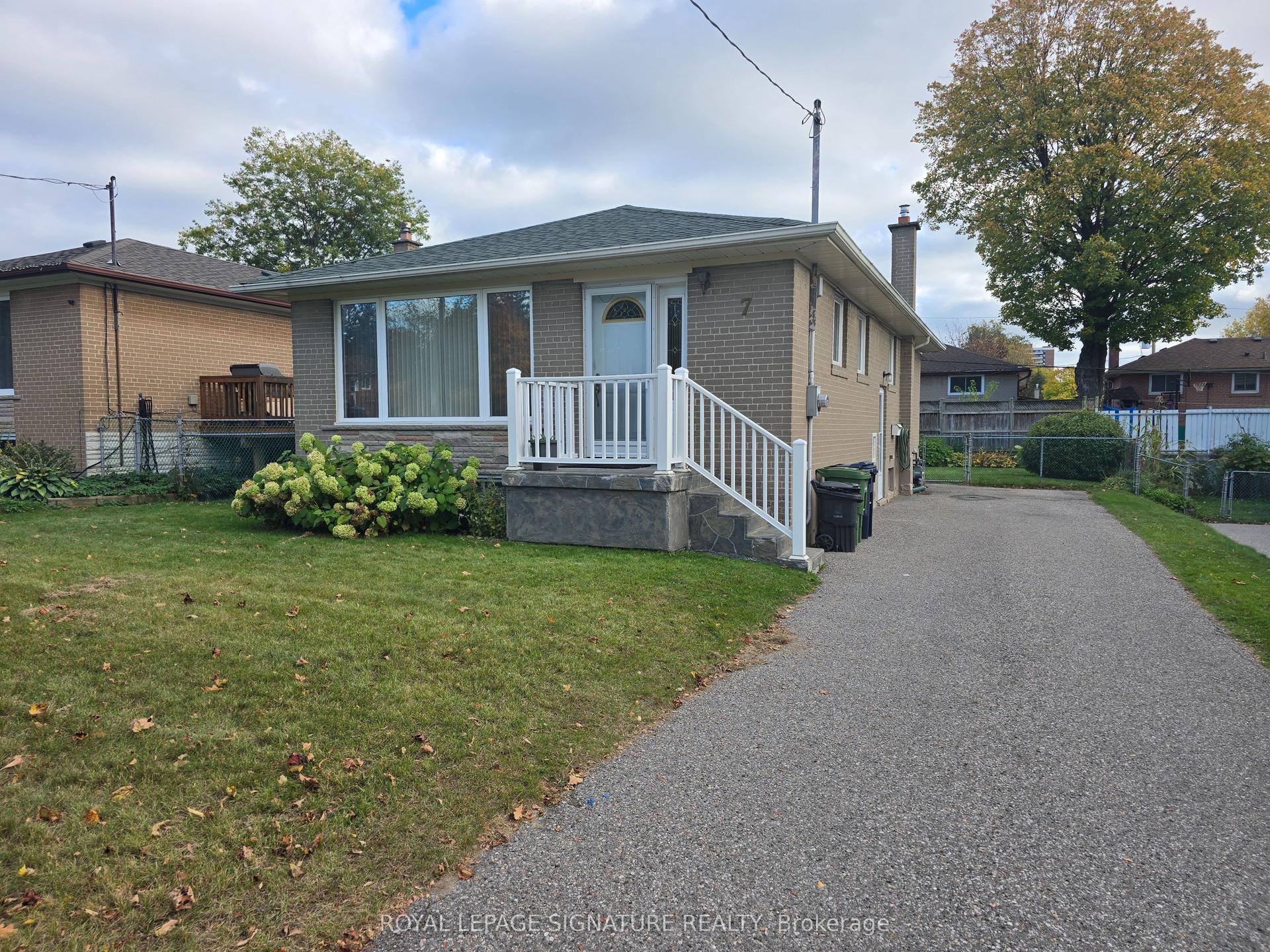 7 Scotchdale Avenue, Toronto — Detached for sale, photo 1