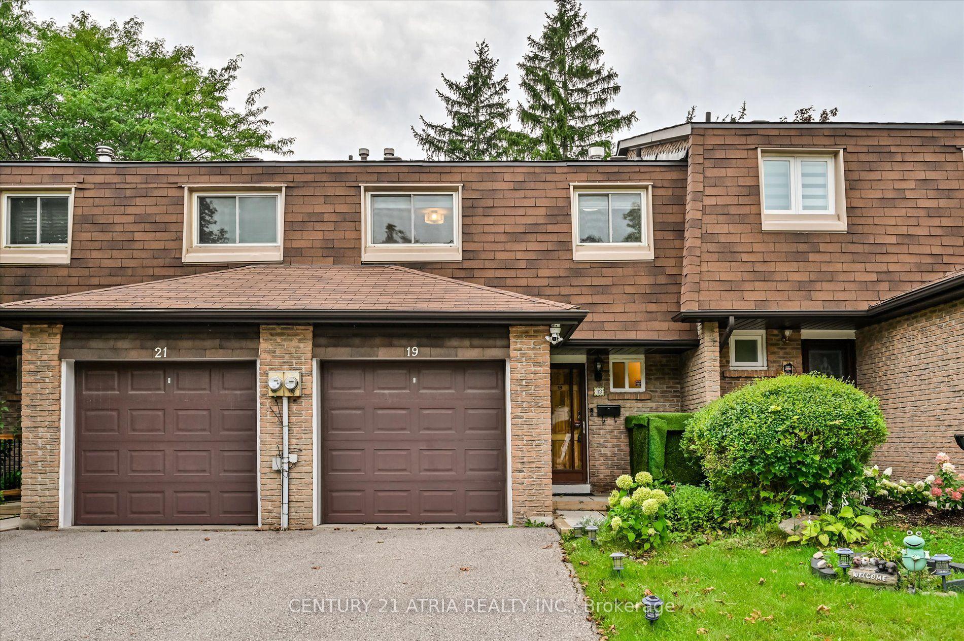 19 Aspenwood Drive, Toronto — Condo Town for sale, photo 1