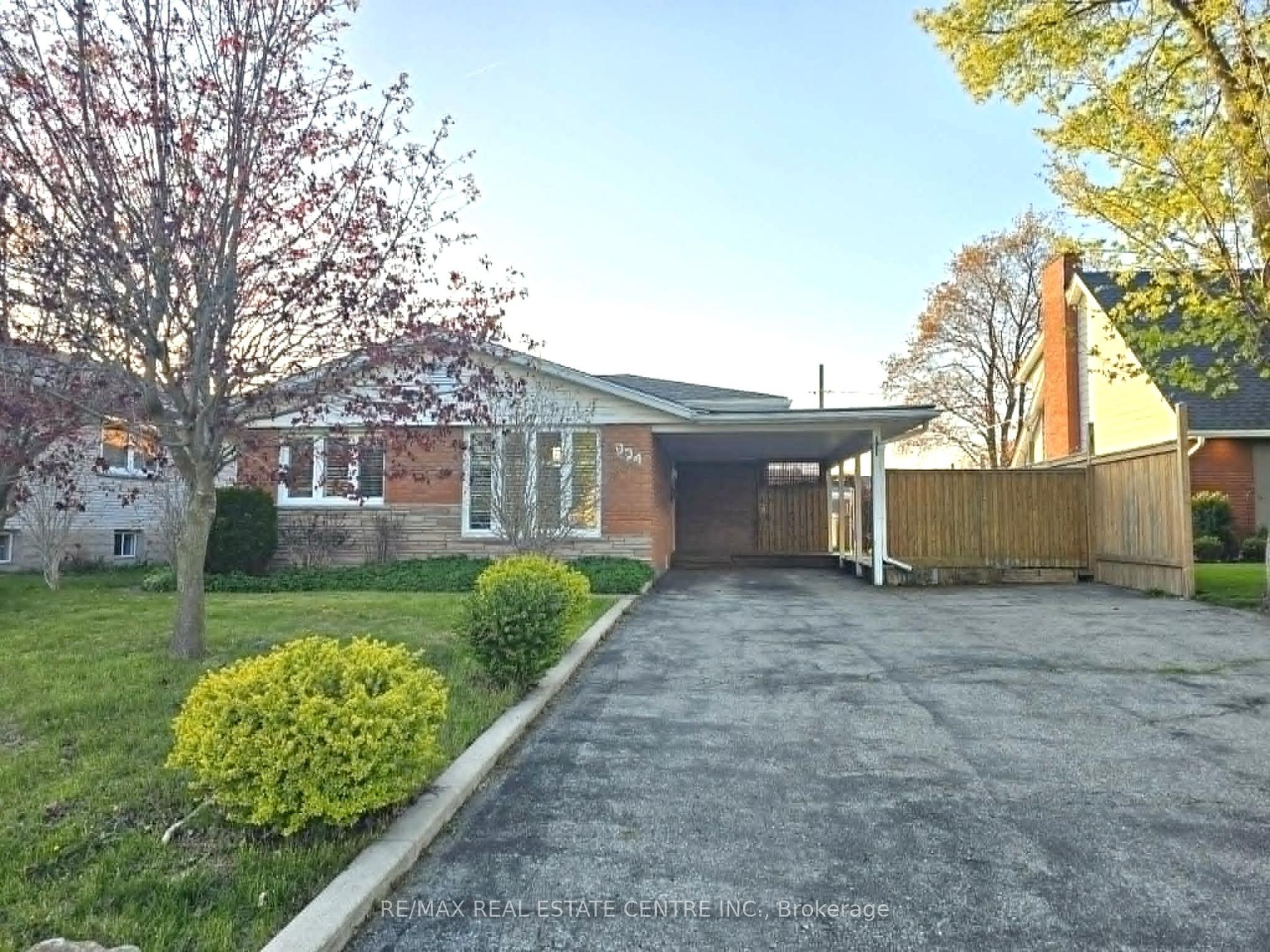 834 WESTMINSTER Drive S MAIN #MAIN — photo 1