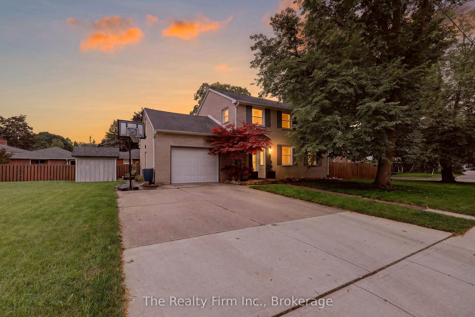 652 Miller Street, Woodstock — Detached for sale, photo 1