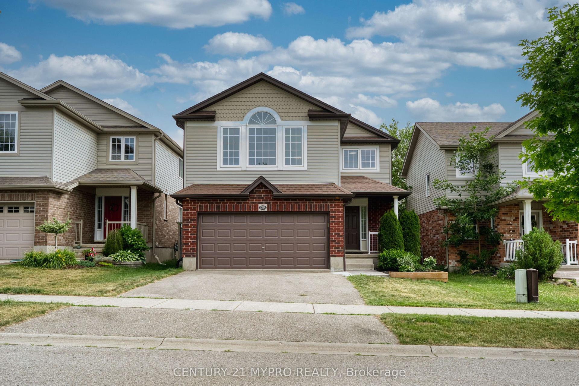 1218 Baird Street, London North — Detached for sale, photo 1