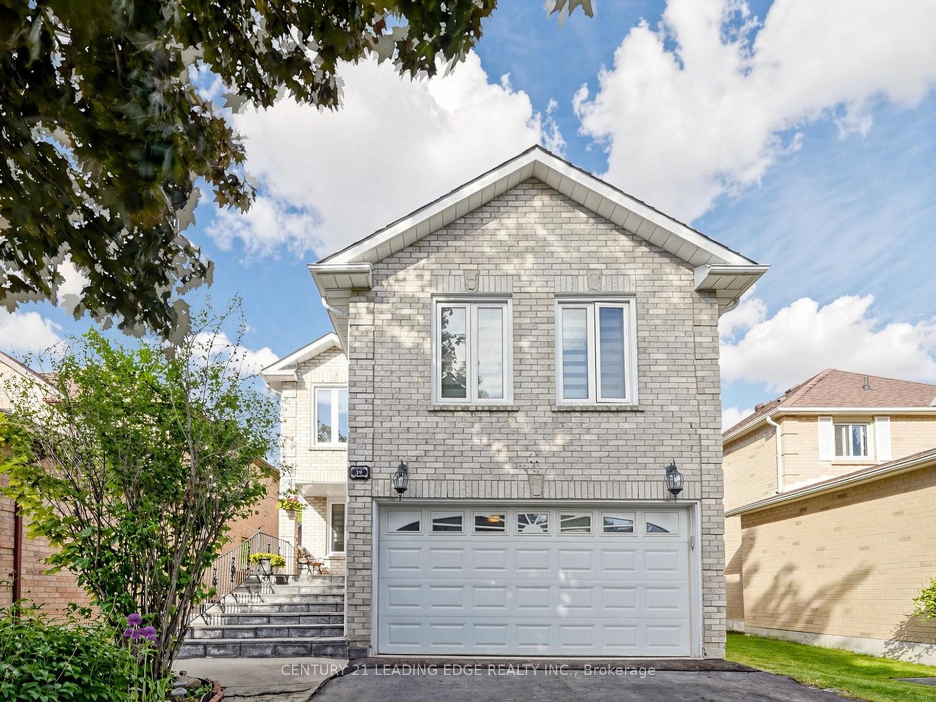 19 Deverill Crescent — photo 1