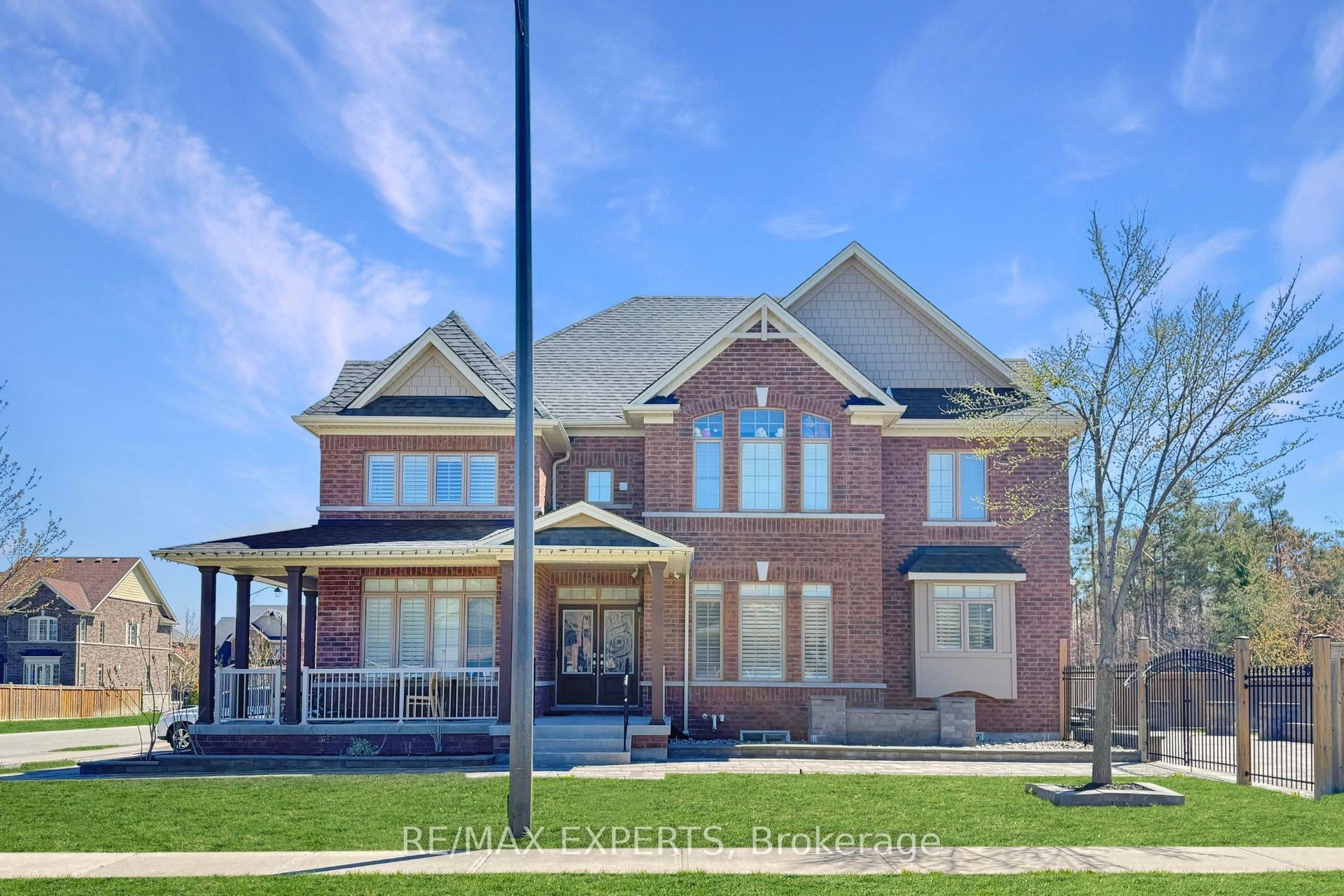 22 Travers Gate — photo 1