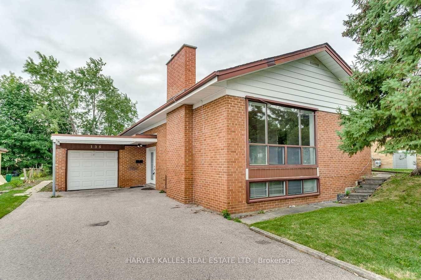 135 Combe Avenue, Toronto — Detached for lease, photo 1