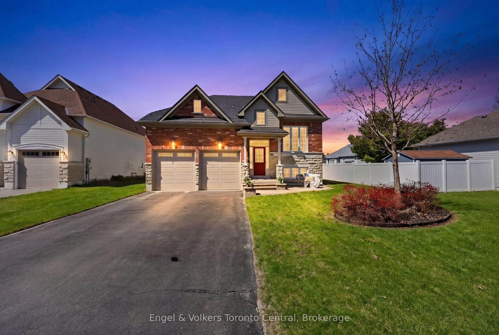 48 Oriole Crescent — photo 1