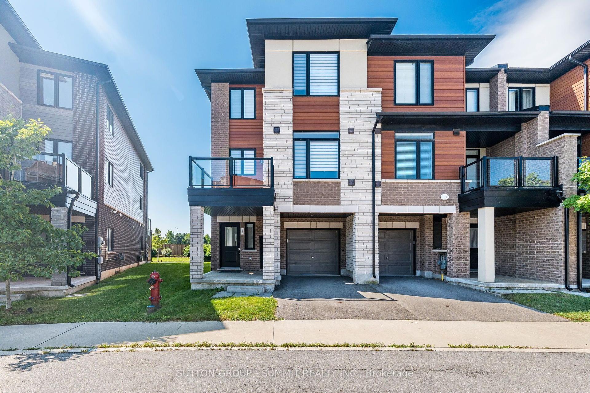 590 NORTH SERVICE Road 93 #93, Hamilton — Townhouse for sale, photo 1