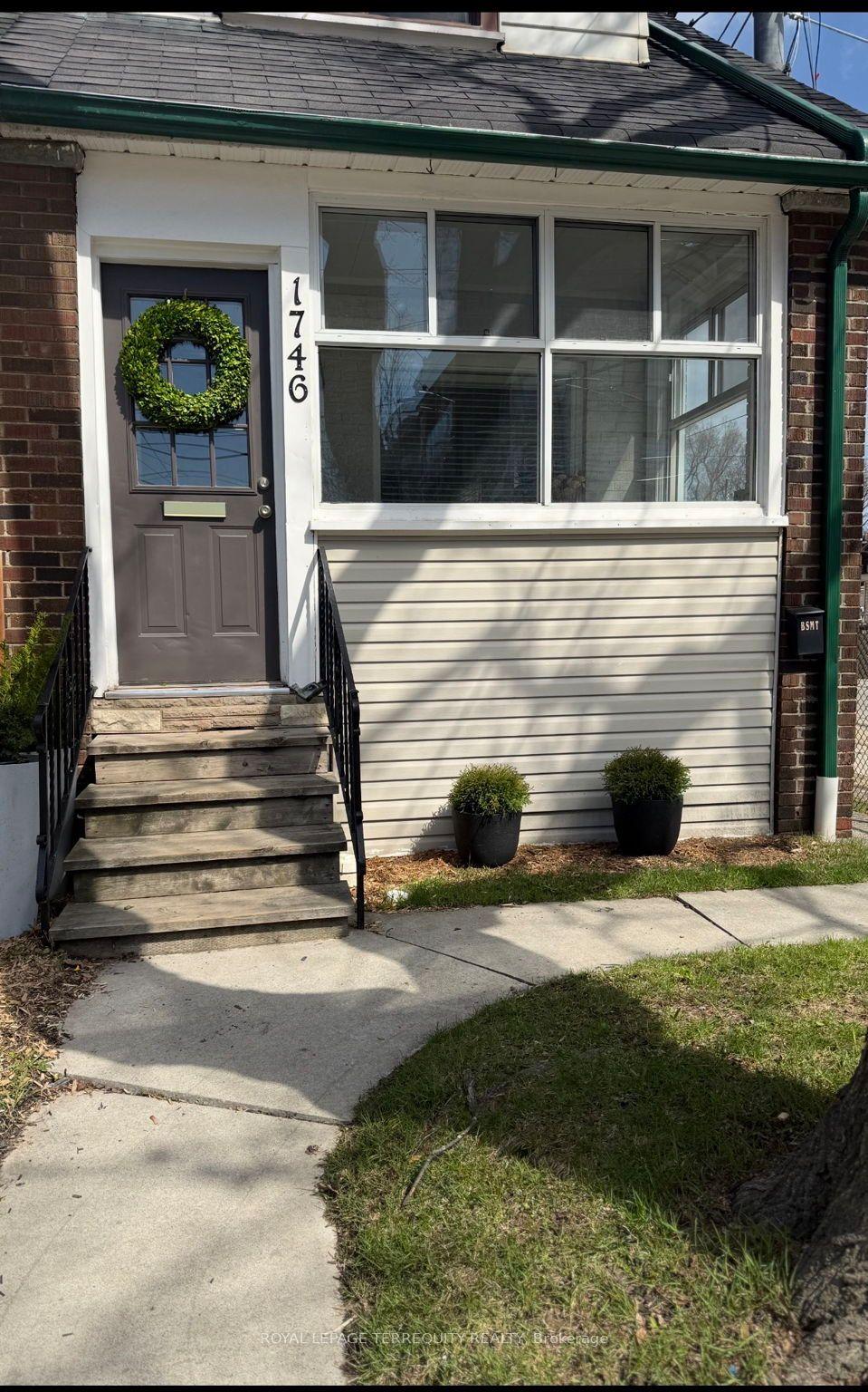 1746 Queen Street E — photo 1