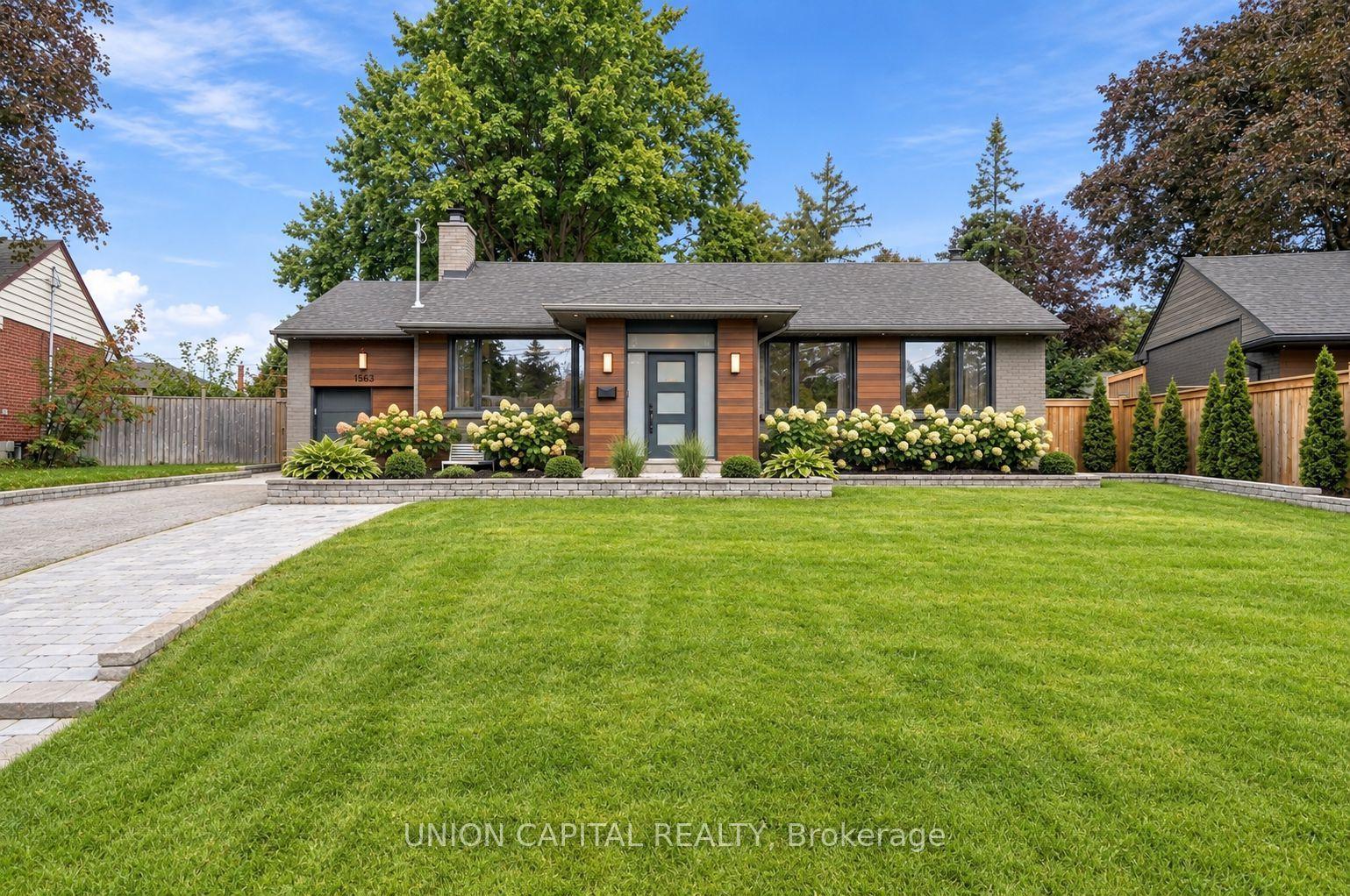 1563 Skyline Drive, Mississauga — Detached for sale, photo 1