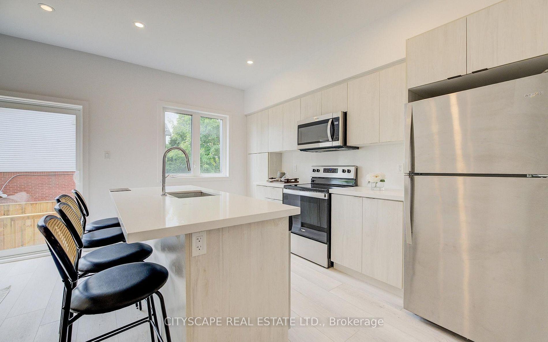 416 Dundas Street S 13 #13 — photo 1