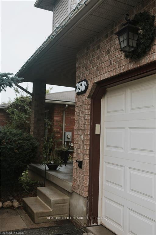 258 Inverhuron Crescent Unit A #Unit A, Waterloo — Semi-Detached for lease, photo 1