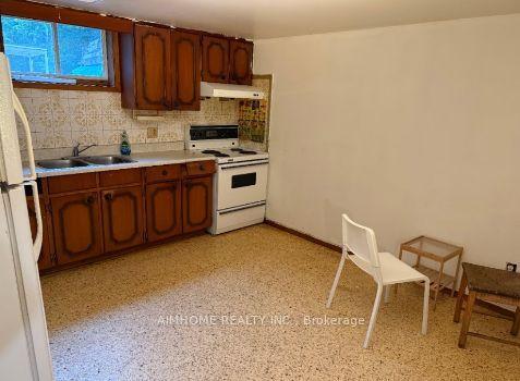 256 Patricia Avenue Lower #Lower, Toronto — Detached for lease, photo 1