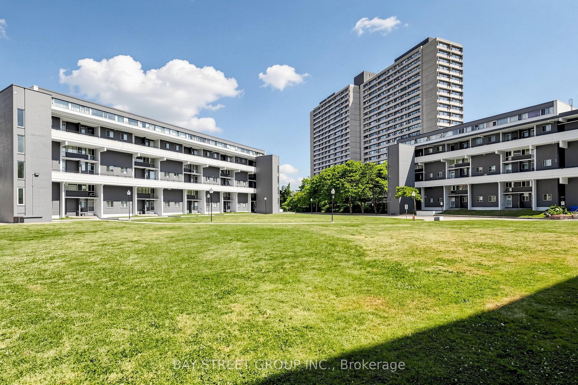 55 Sunny Glenway, Toronto — Condo Town for sale, photo 1