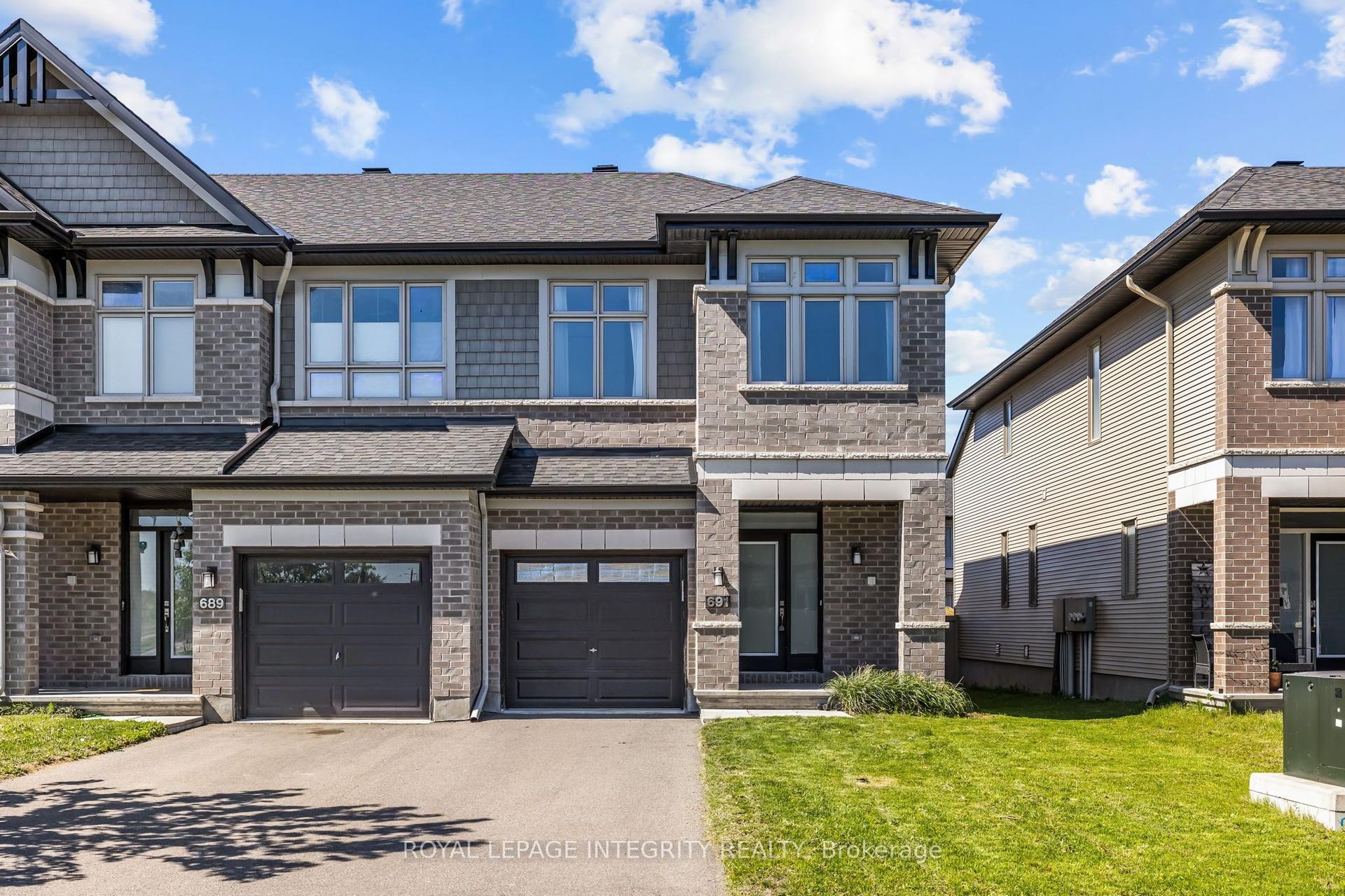 691 Capricorn Circle, Blossom Park - Airport and Area — Townhouse for lease, photo 1