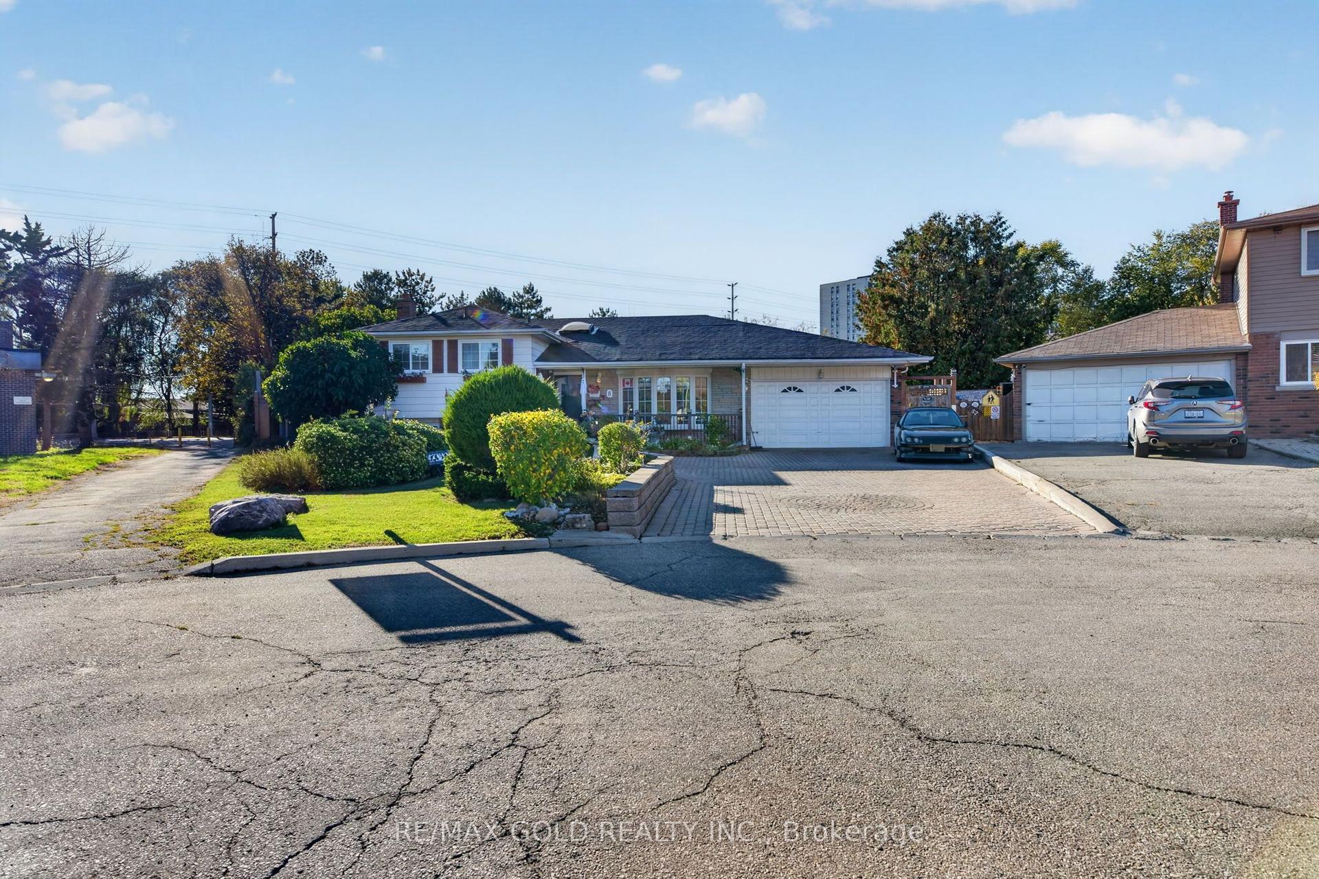 8 EASTON Place, Brampton — Detached for sale, photo 1