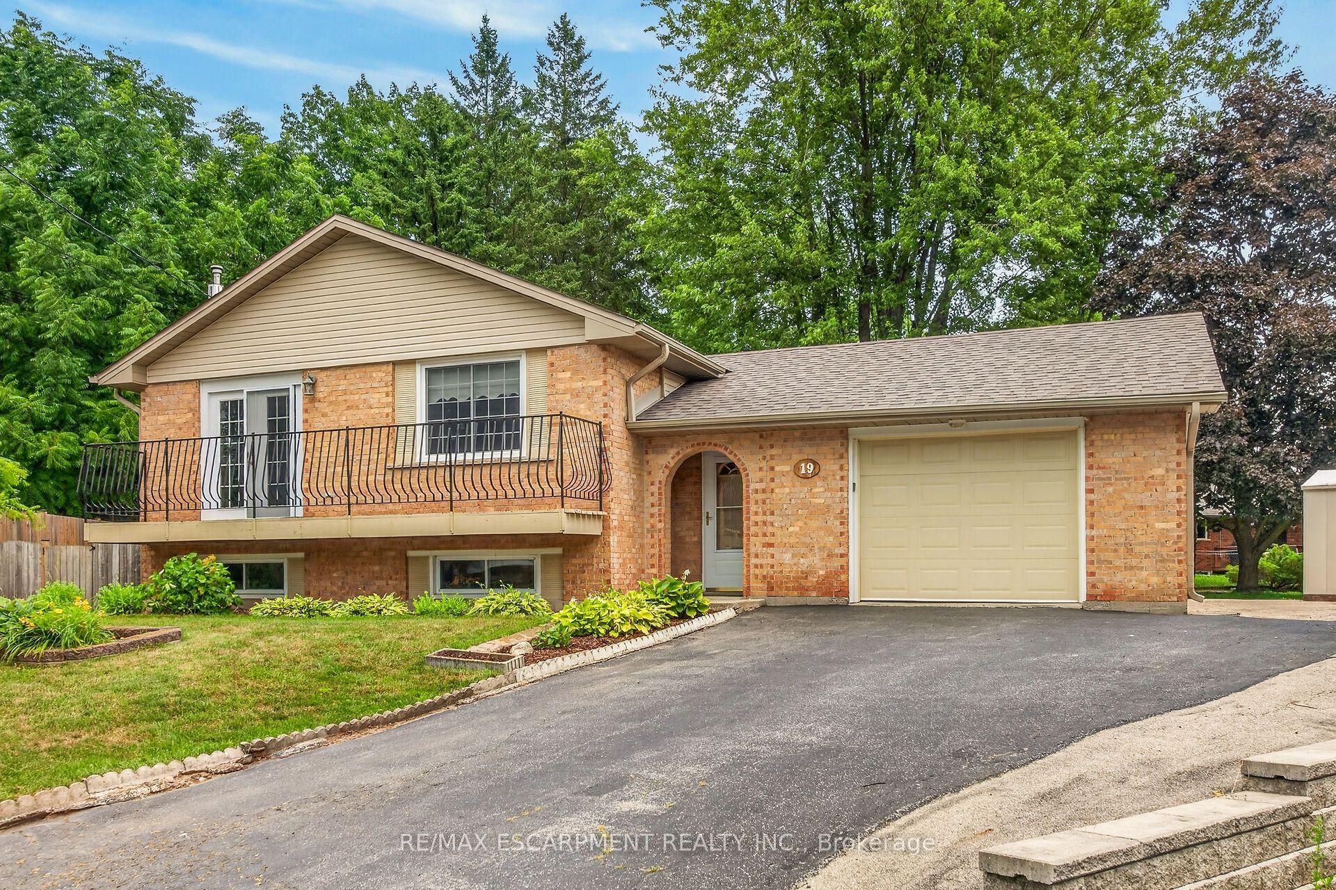 19 Burns Place, Haldimand — Detached for sale, photo 1