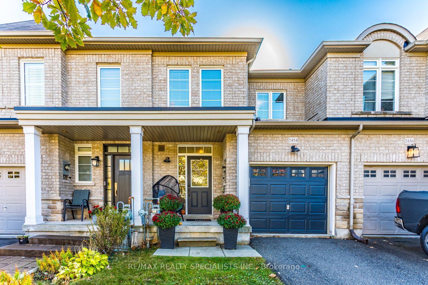 2454 Montagne Avenue, Oakville — Townhouse for sale, photo 1