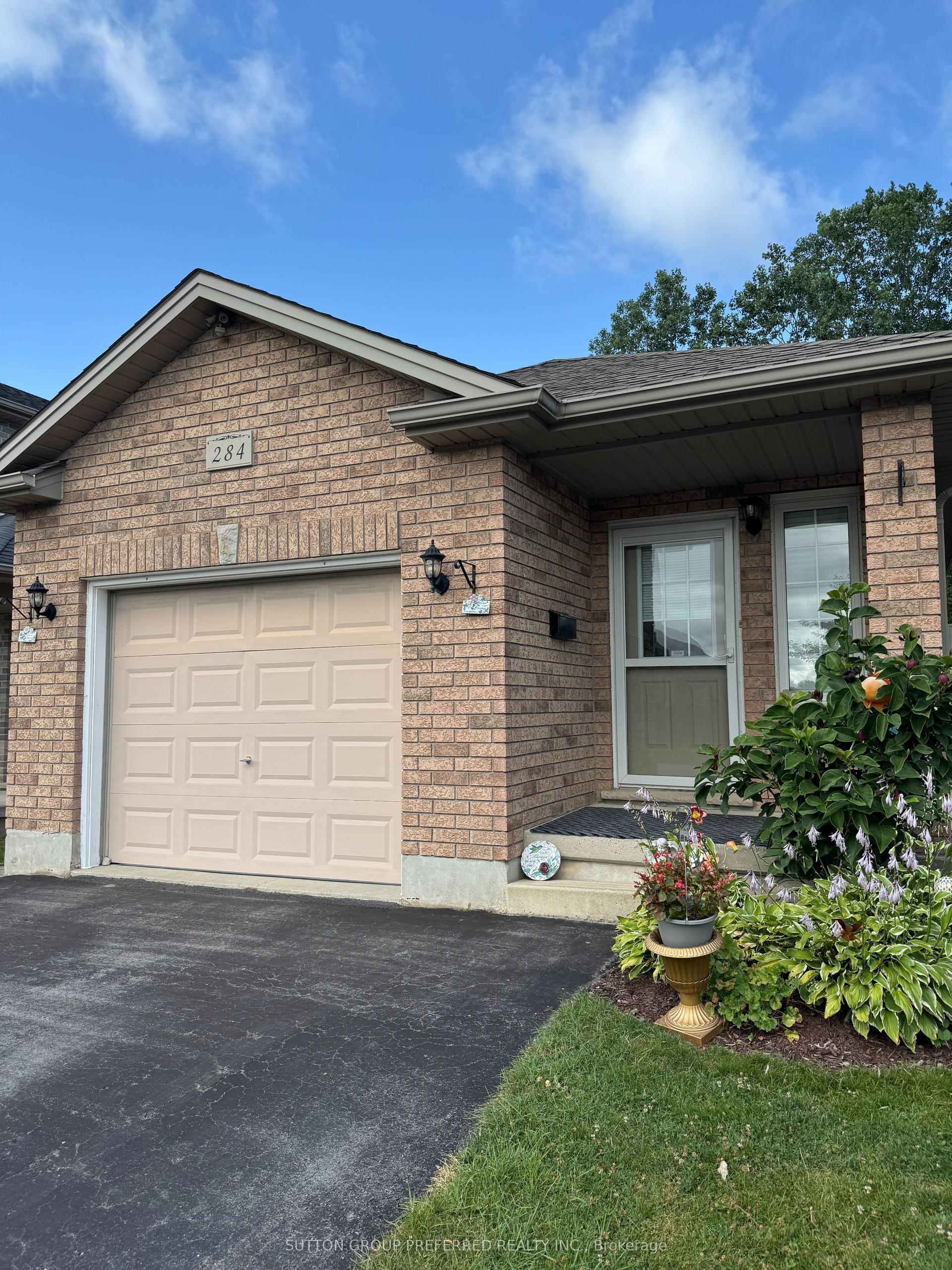 284 Exmouth Circle, London East — Detached for sale, photo 1
