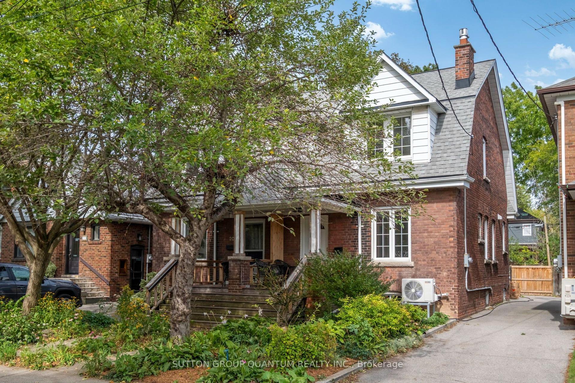 18 Albani Street, Toronto — Semi-Detached for sale, photo 1