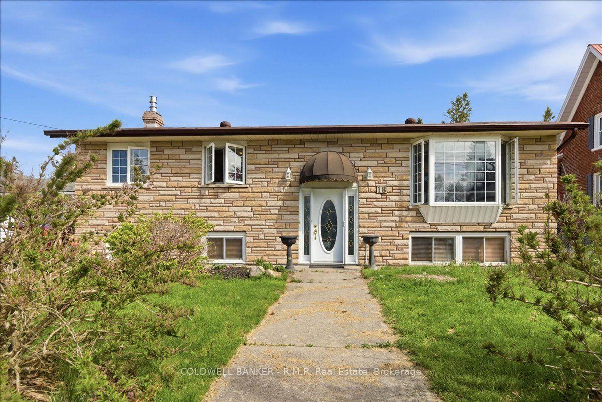 18 Russell Street — photo 1