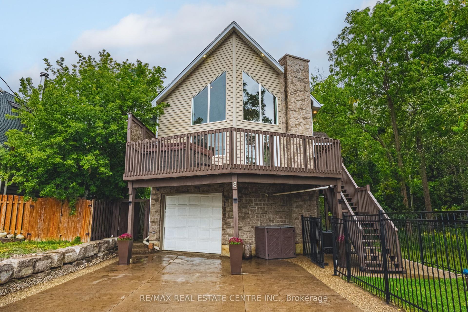 8 Lake Road, Puslinch — Detached for sale, photo 1