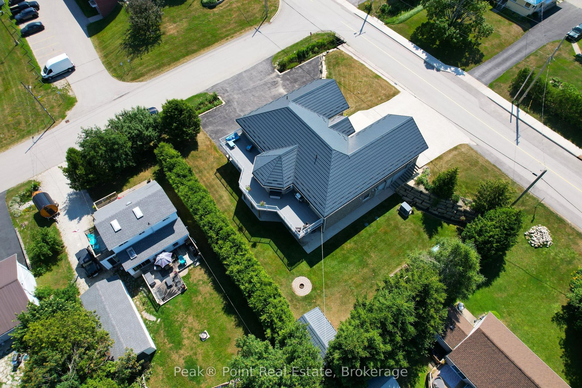 20 Moore Street, Northern Bruce Peninsula — Detached for sale, photo 1