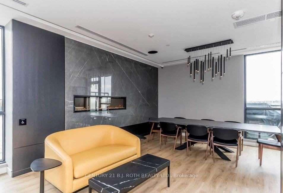 681 Yonge Street N 201 #201 — photo 1