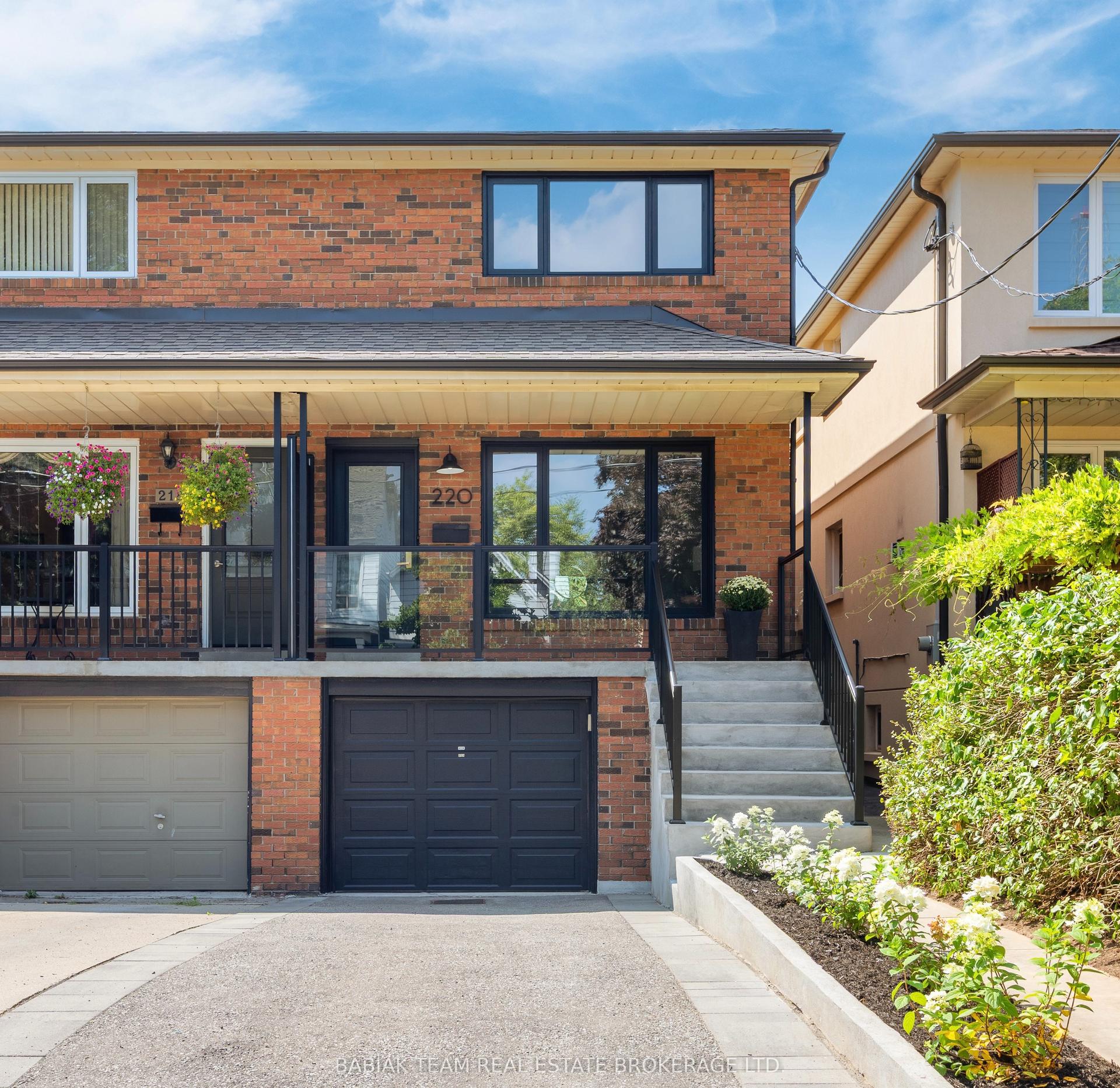 220 Medland Street W, Toronto — Semi-Detached for sale, photo 1