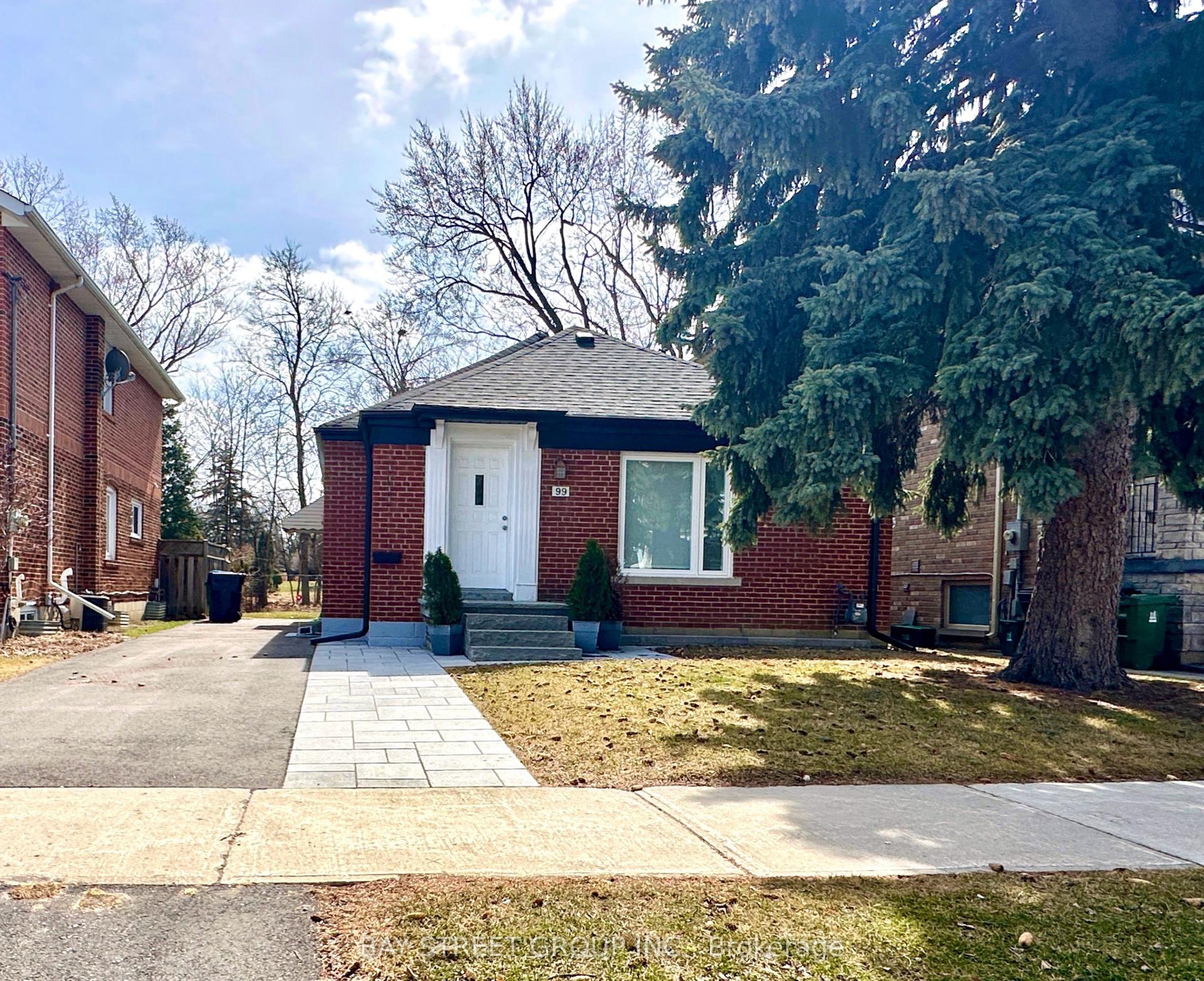 99 Park Home Avenue, Toronto — Detached for sale, photo 1