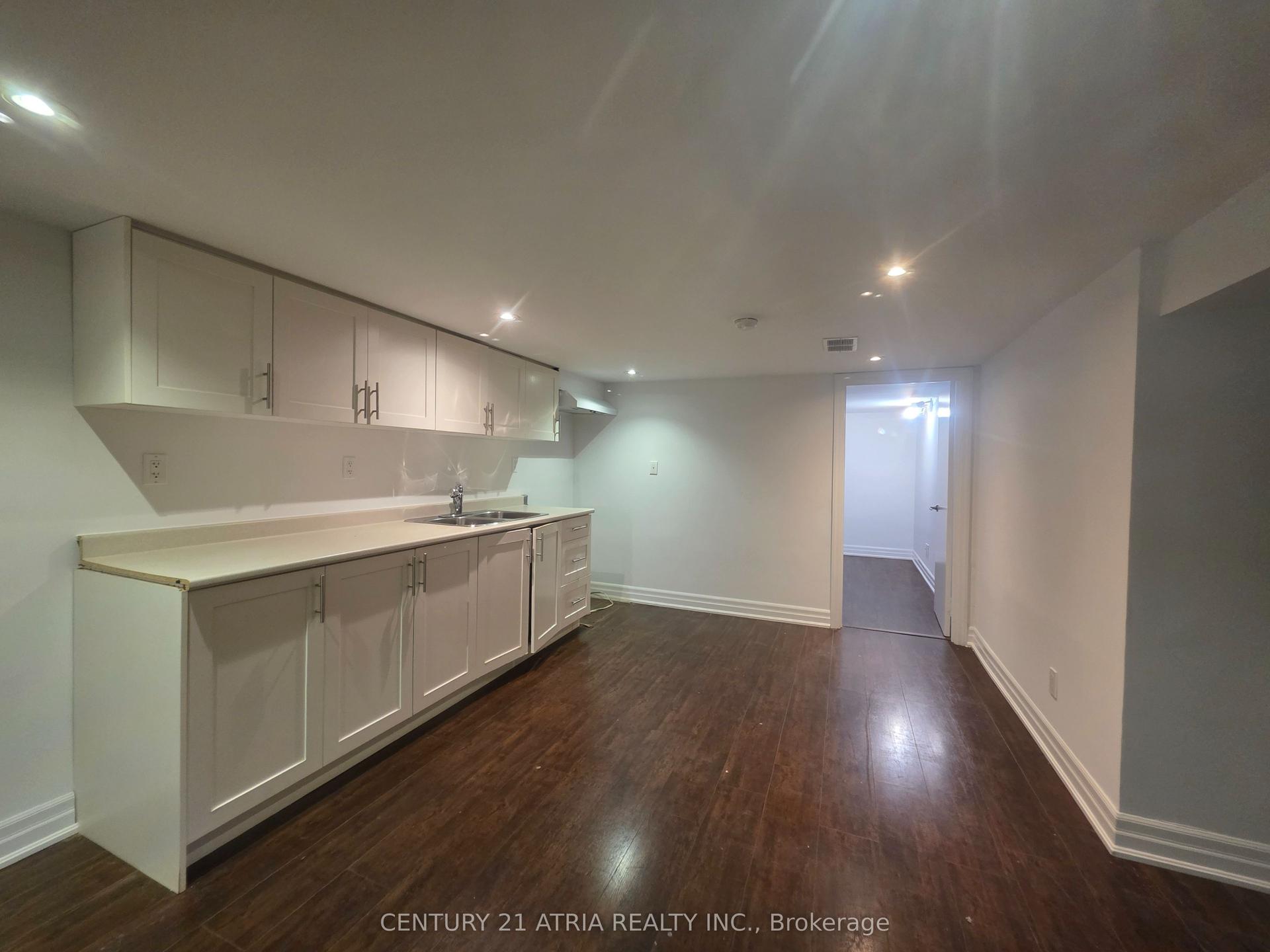 18 Grandview Avenue Lower #Lower — photo 1