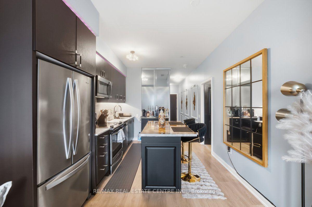 8 Nahani Way 304 Way, Mississauga — Condo for sale, photo 1