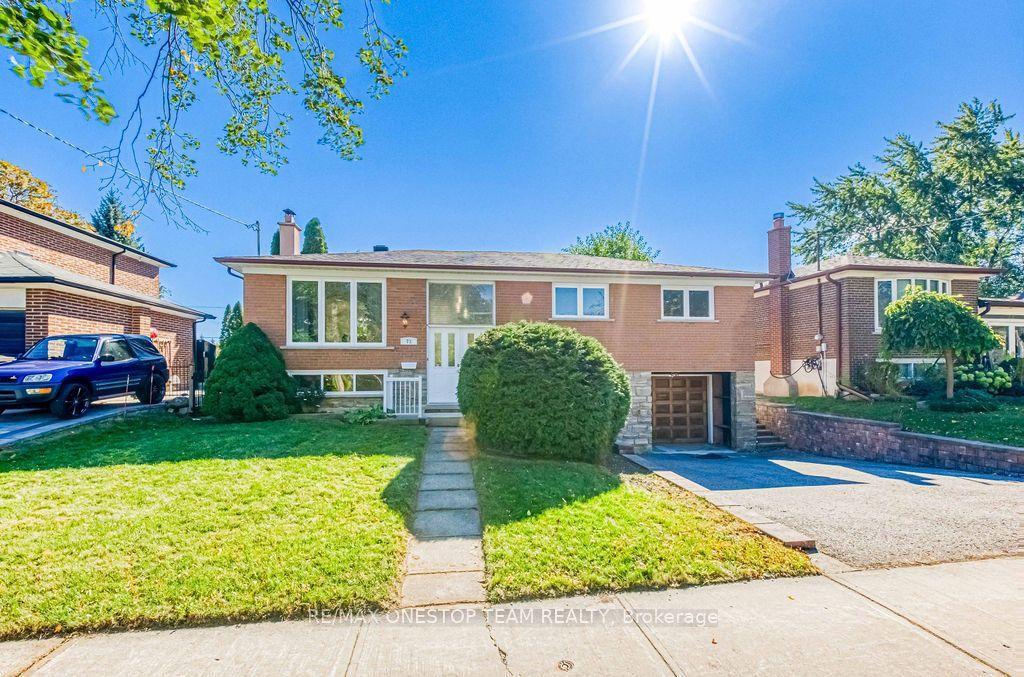 73 Houston Crescent, Toronto — Detached for sale, photo 1