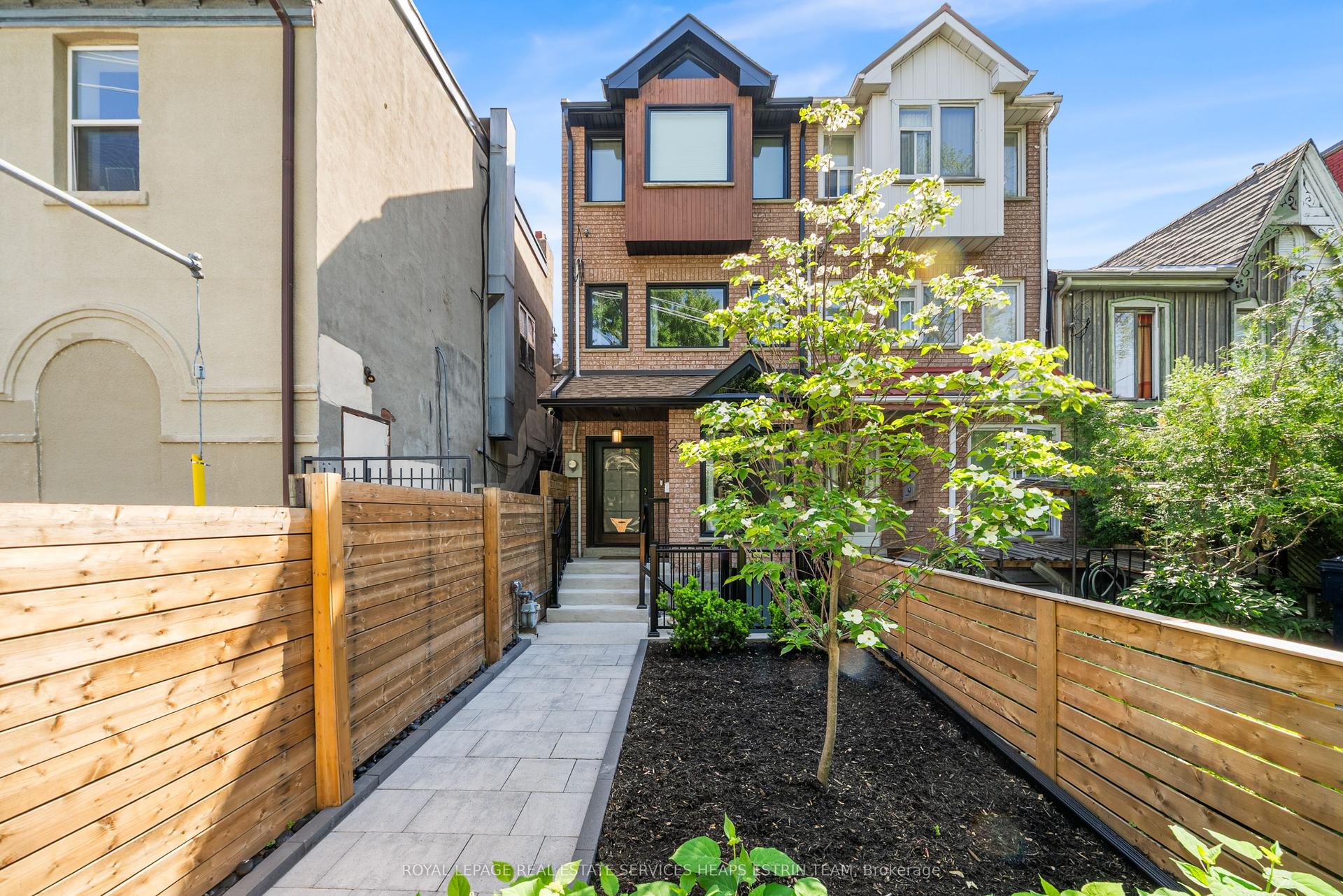 247A Lippincott Street, Toronto — Semi-Detached for sale, photo 1
