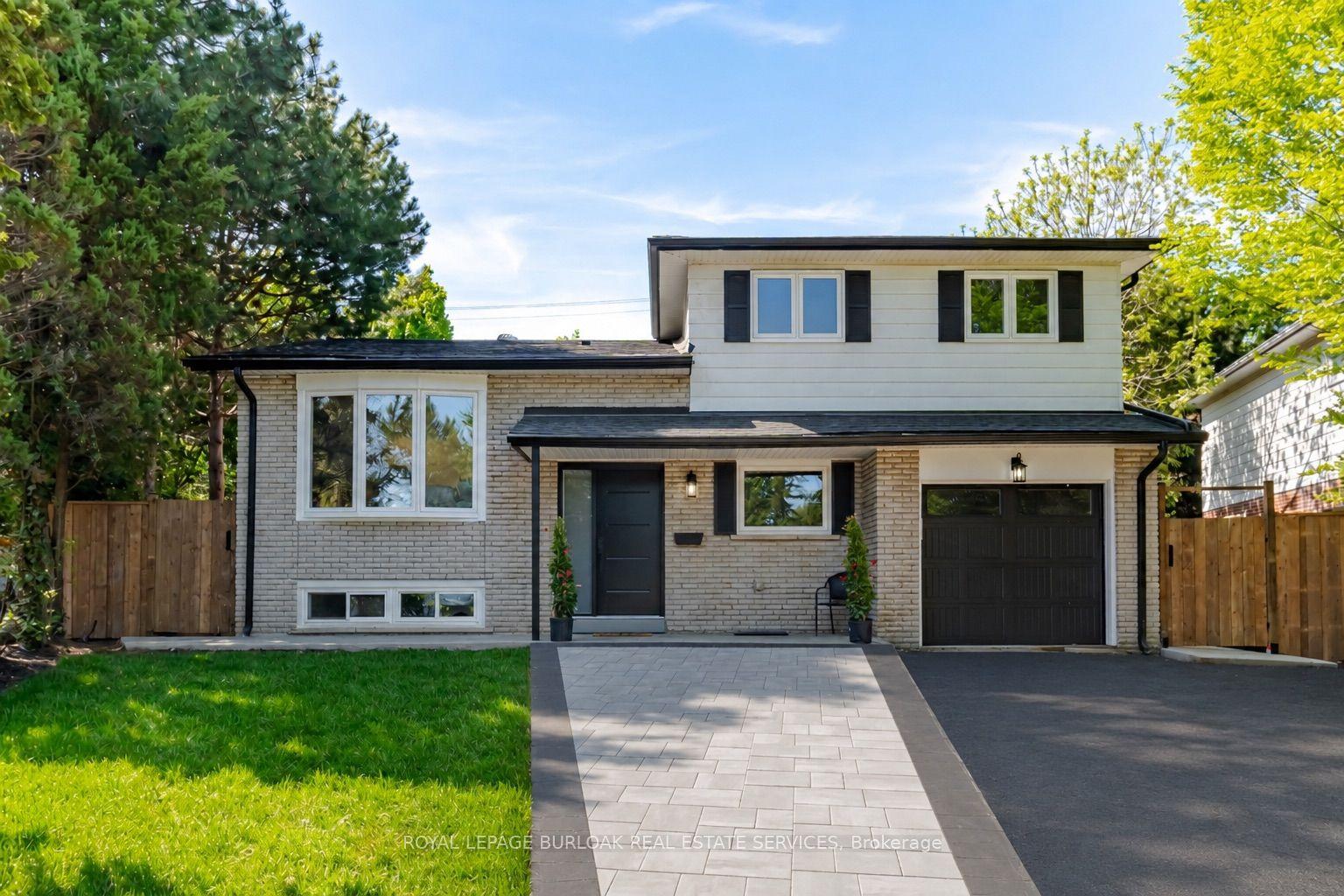 1379 Christina Court, Burlington — Detached for sale, photo 1