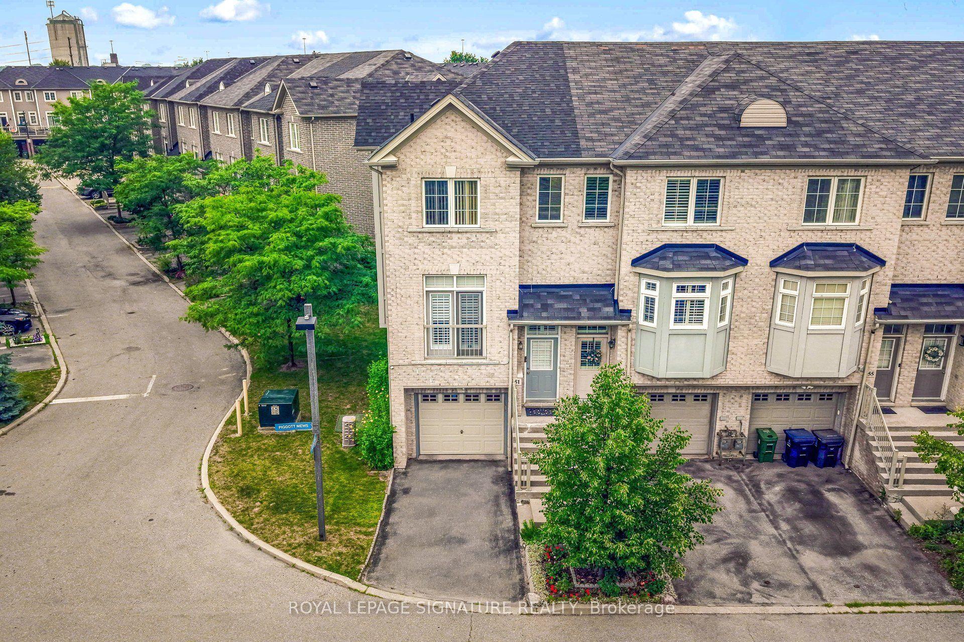 51 Piggott Mews, Toronto — Townhouse for sale, photo 1