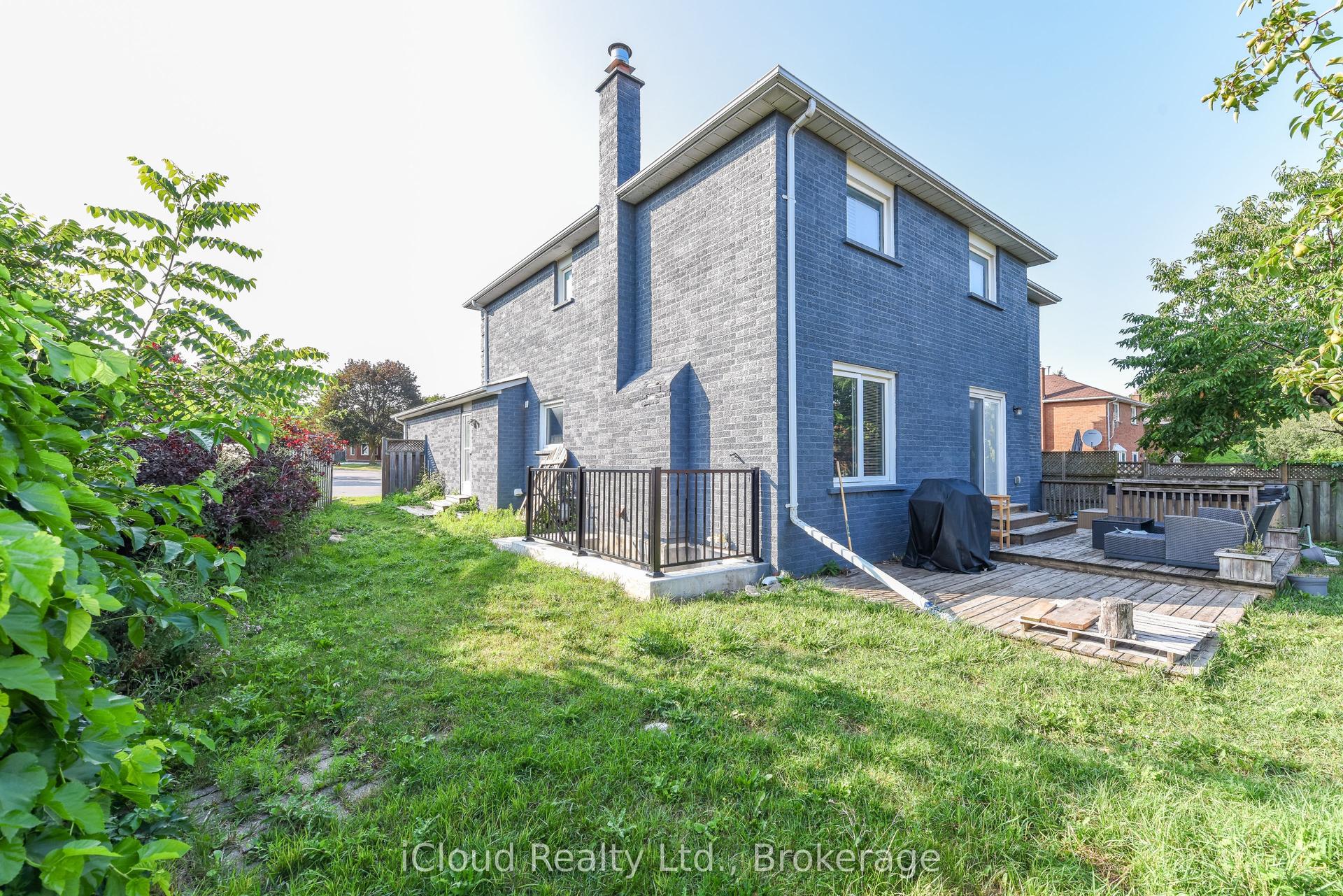 8 St Mark Place, Brampton — Detached for sale, photo 1