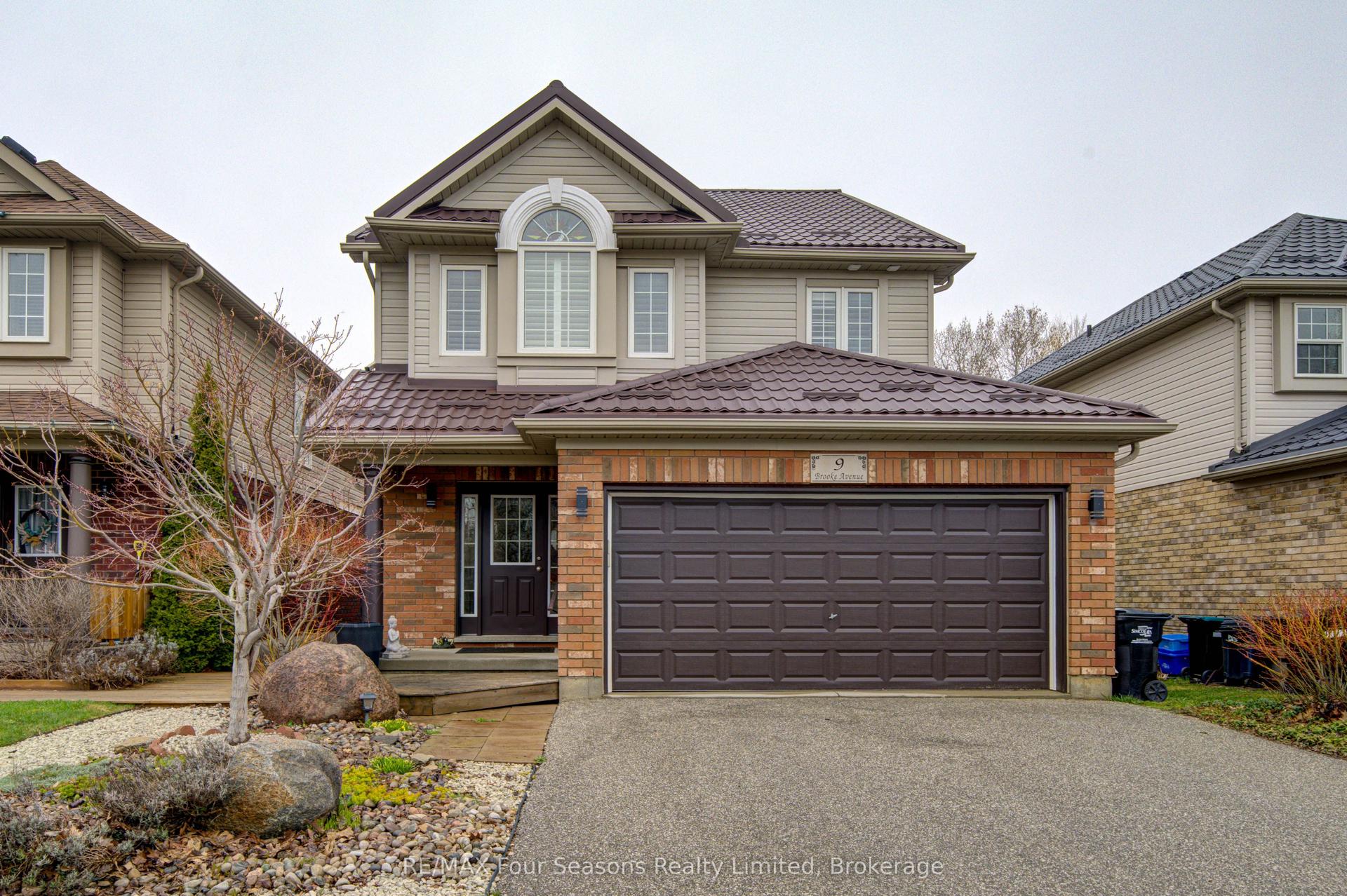 9 Brooke Avenue — photo 1
