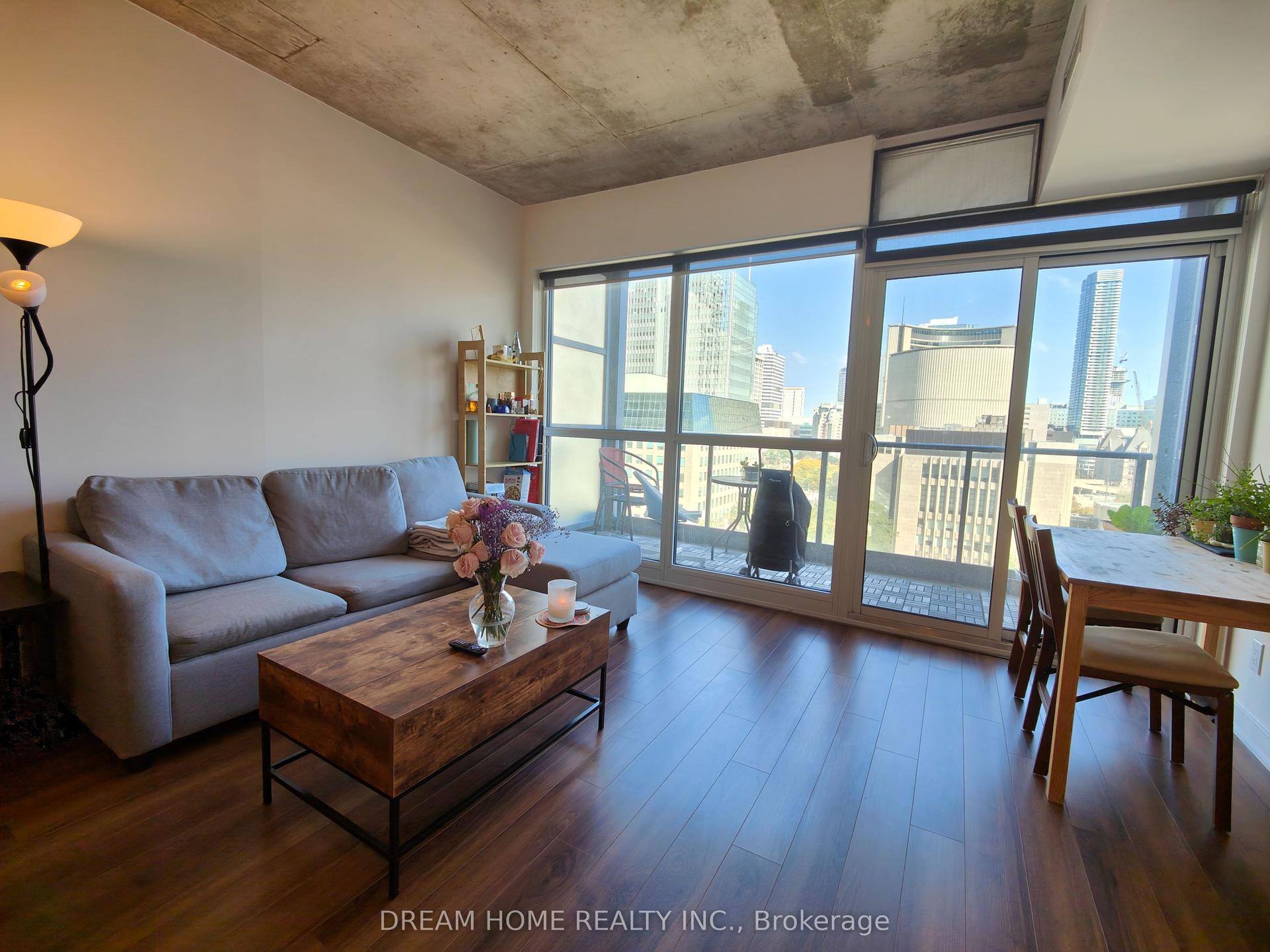 210 Simcoe Street 1109 #1109, Toronto — Condo for lease, photo 1