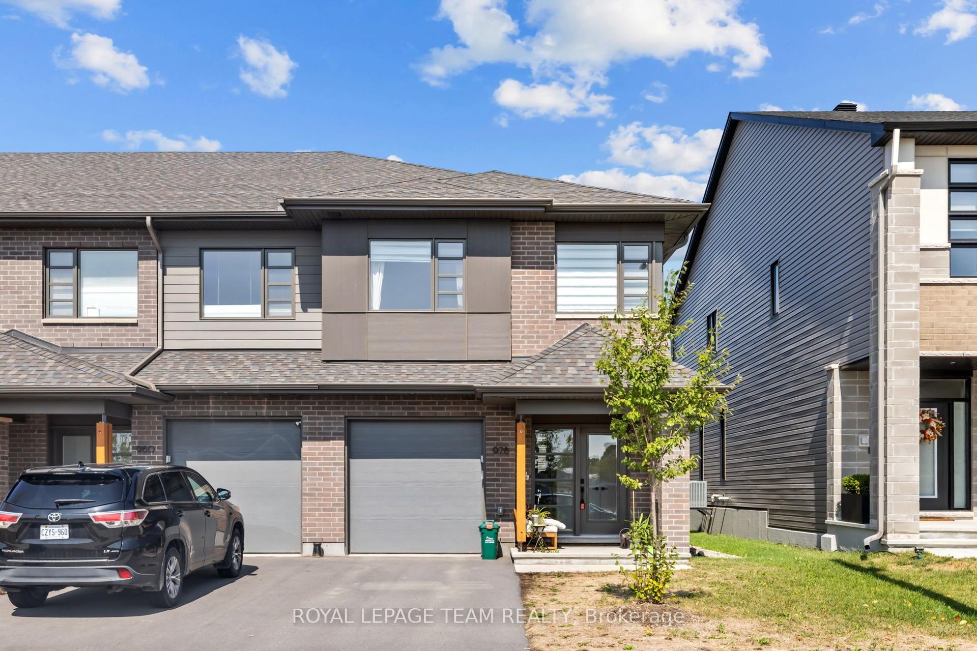 978 Acoustic Way, Blossom Park - Airport and Area — Townhouse for lease, photo 1