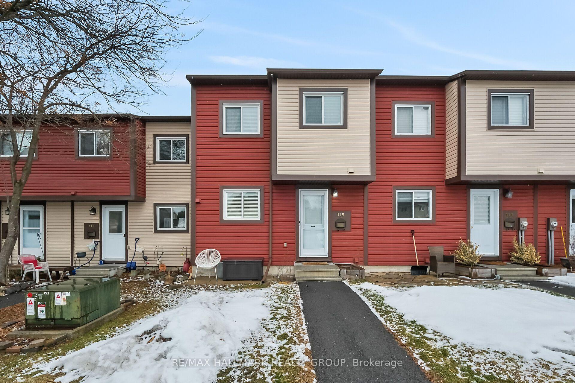 119 Teal Crescent — photo 1