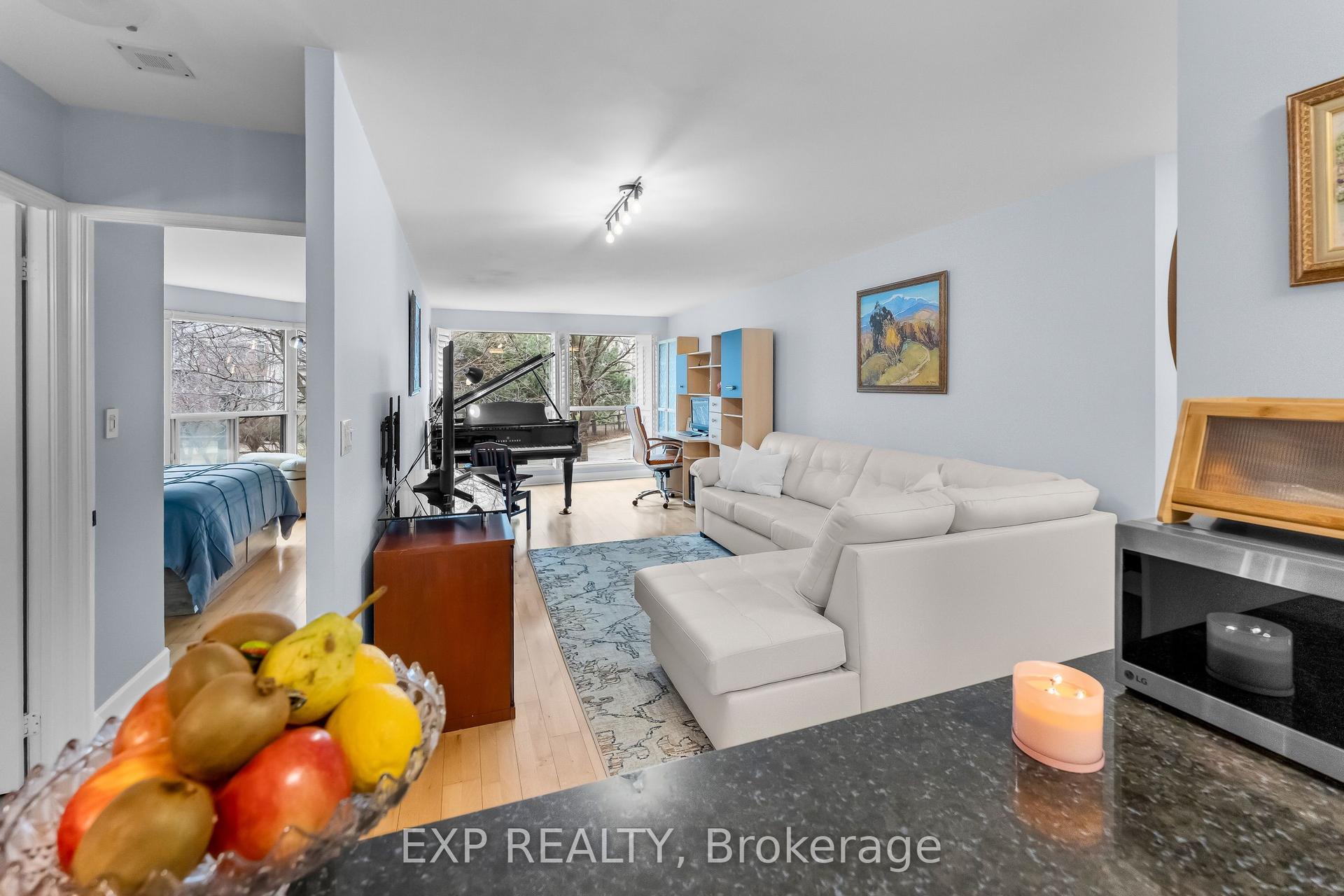 2267 Lake Shore Boulevard W 214 #214 — photo 1