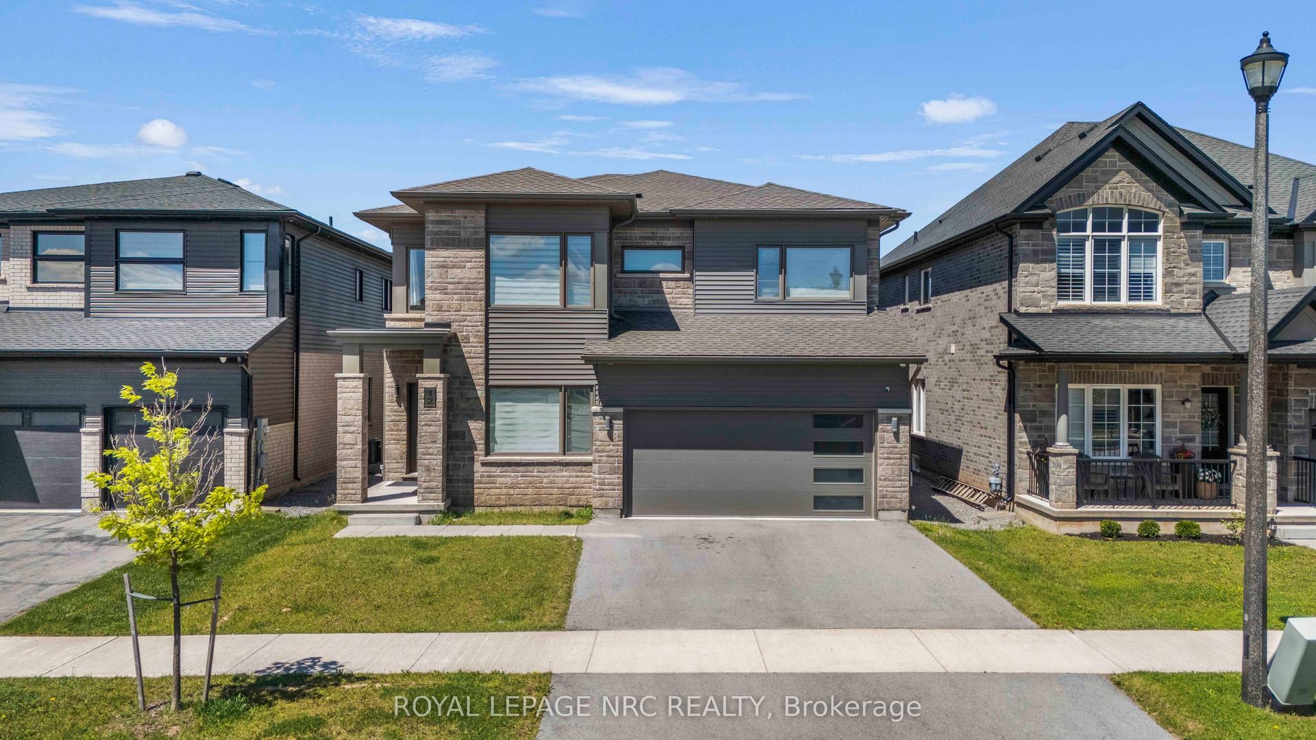 12 Swan Avenue — photo 1