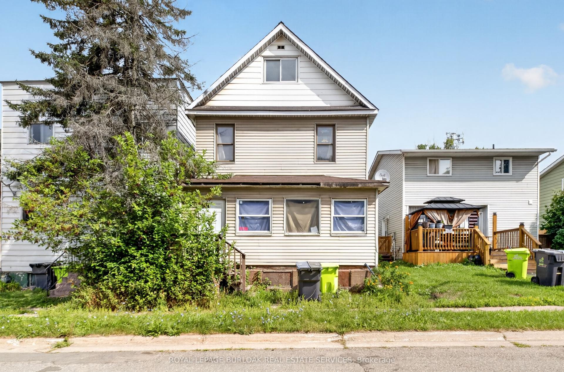 678 Albert Street W, Sault Ste Marie — Detached for sale, photo 1