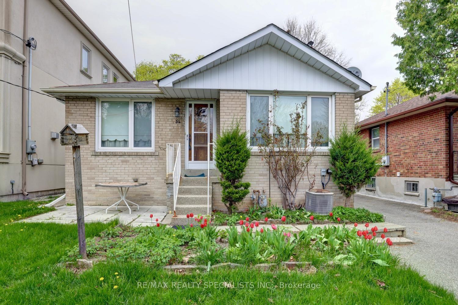 54 Marmion Avenue — photo 1