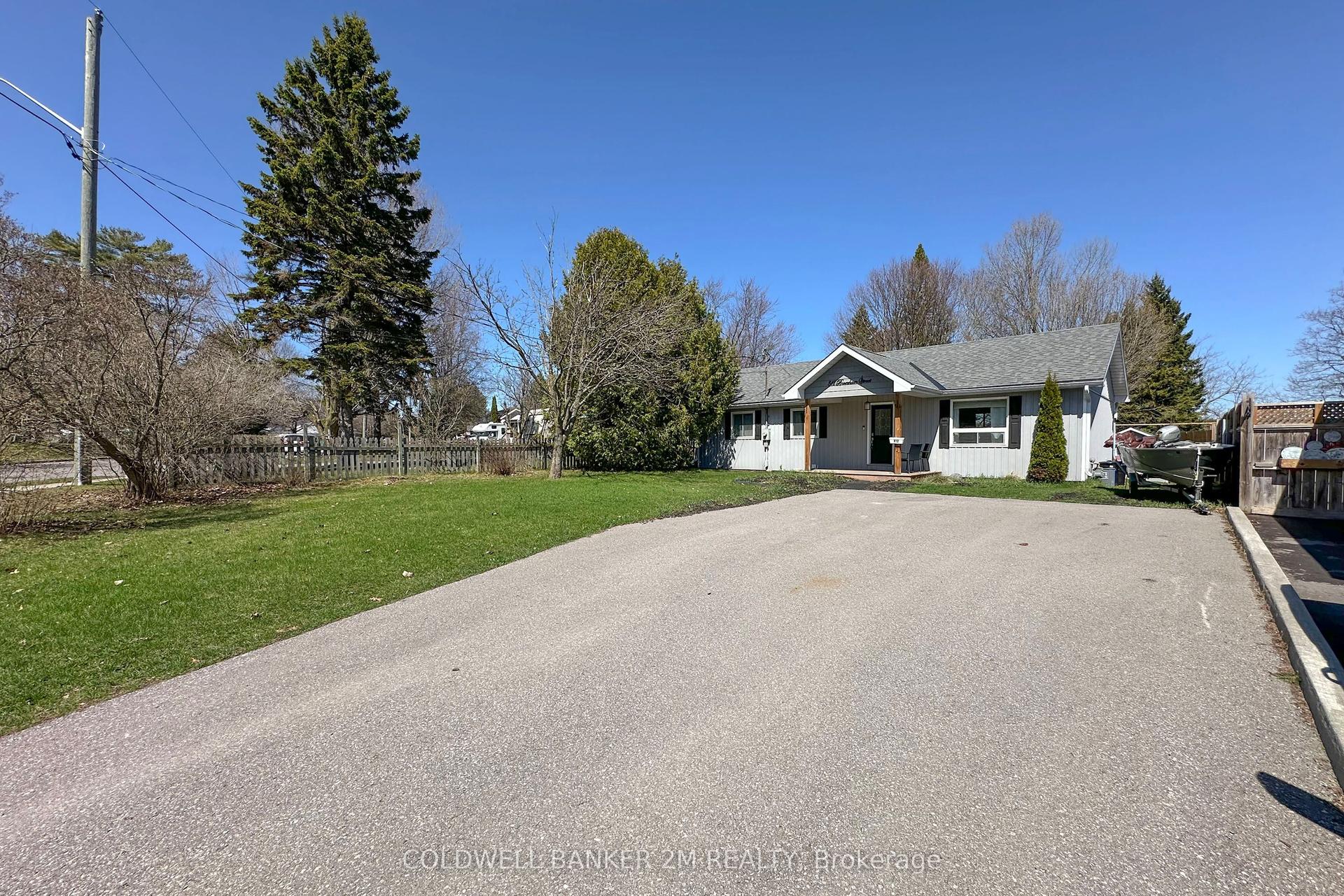 812 Burnham Street — photo 1